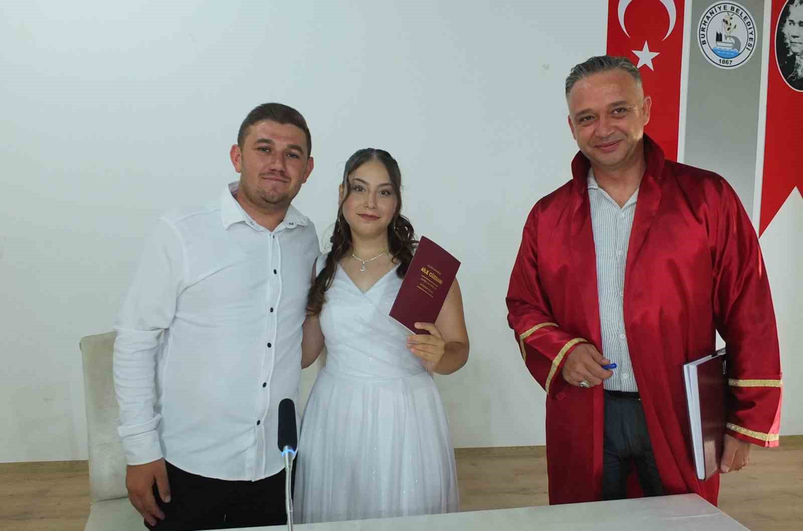 Burhaniye'de Düğün Coşkusu Tüm Hızıyla Devam Ediyor