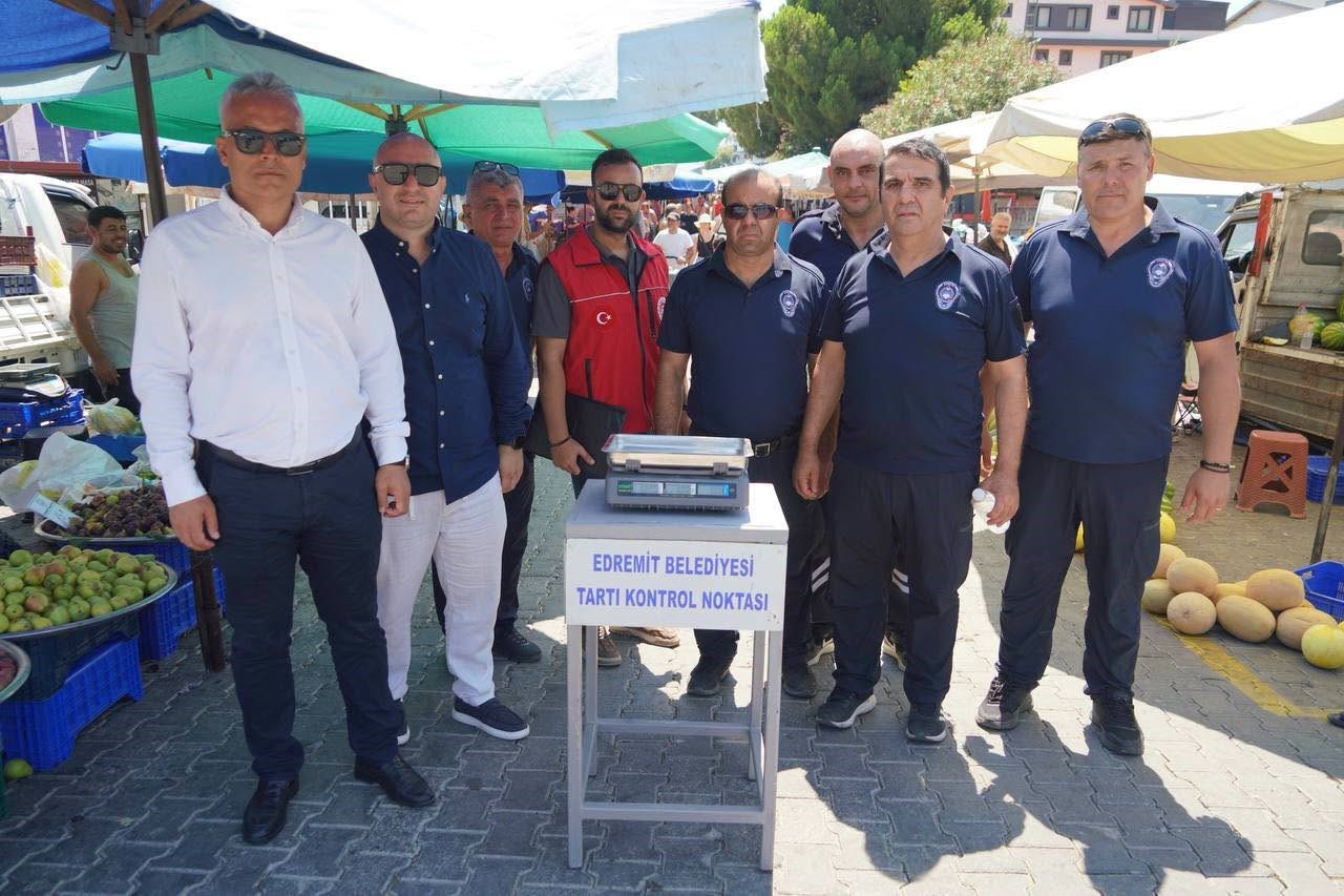 Altınoluk Salı Pazarı'nda Denetim Hamlesi: Temizlik ve Fiyat Etiketi Uyarıları