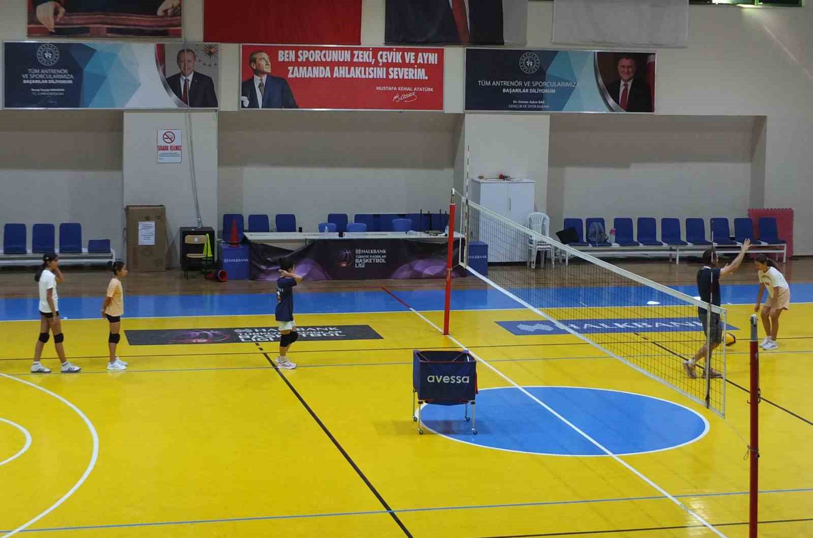 Burhaniye Yaz Spor Okulları yoğun ilgiyle sürüyor
