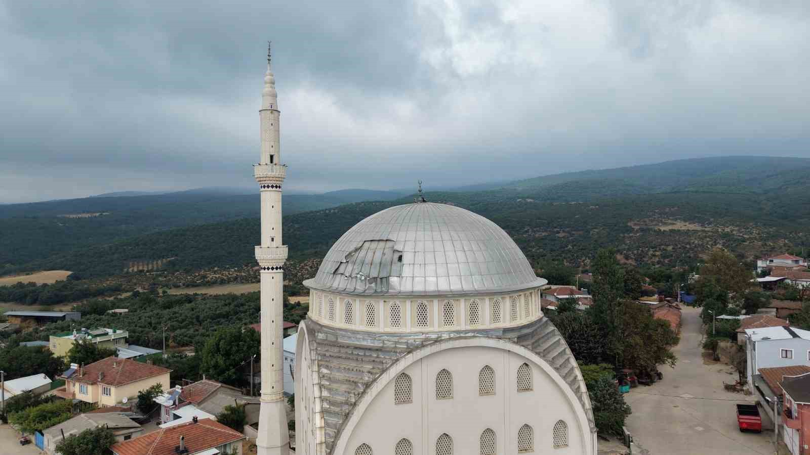 Dedeoba Mahallesi'nde Poyraz, Cami Kubbesini Vurdu