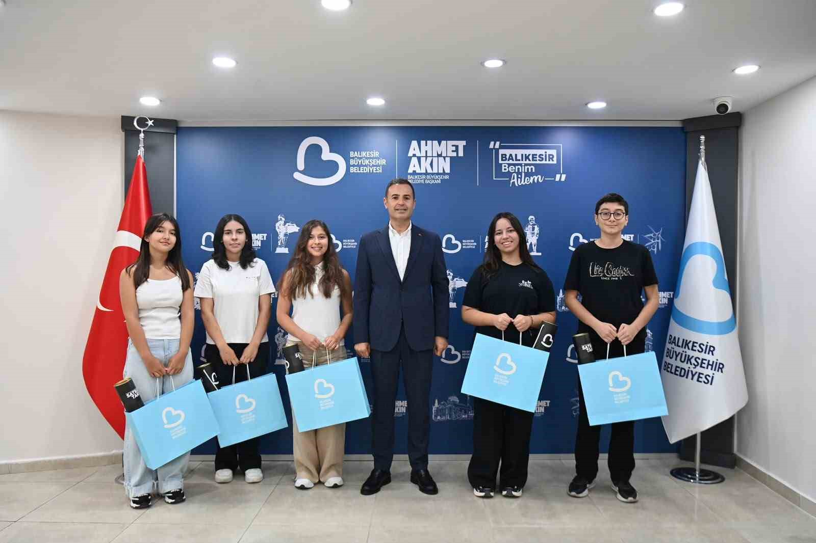 Balıkesir'in LGS Birincileri Başkan Akın'la Buluştu