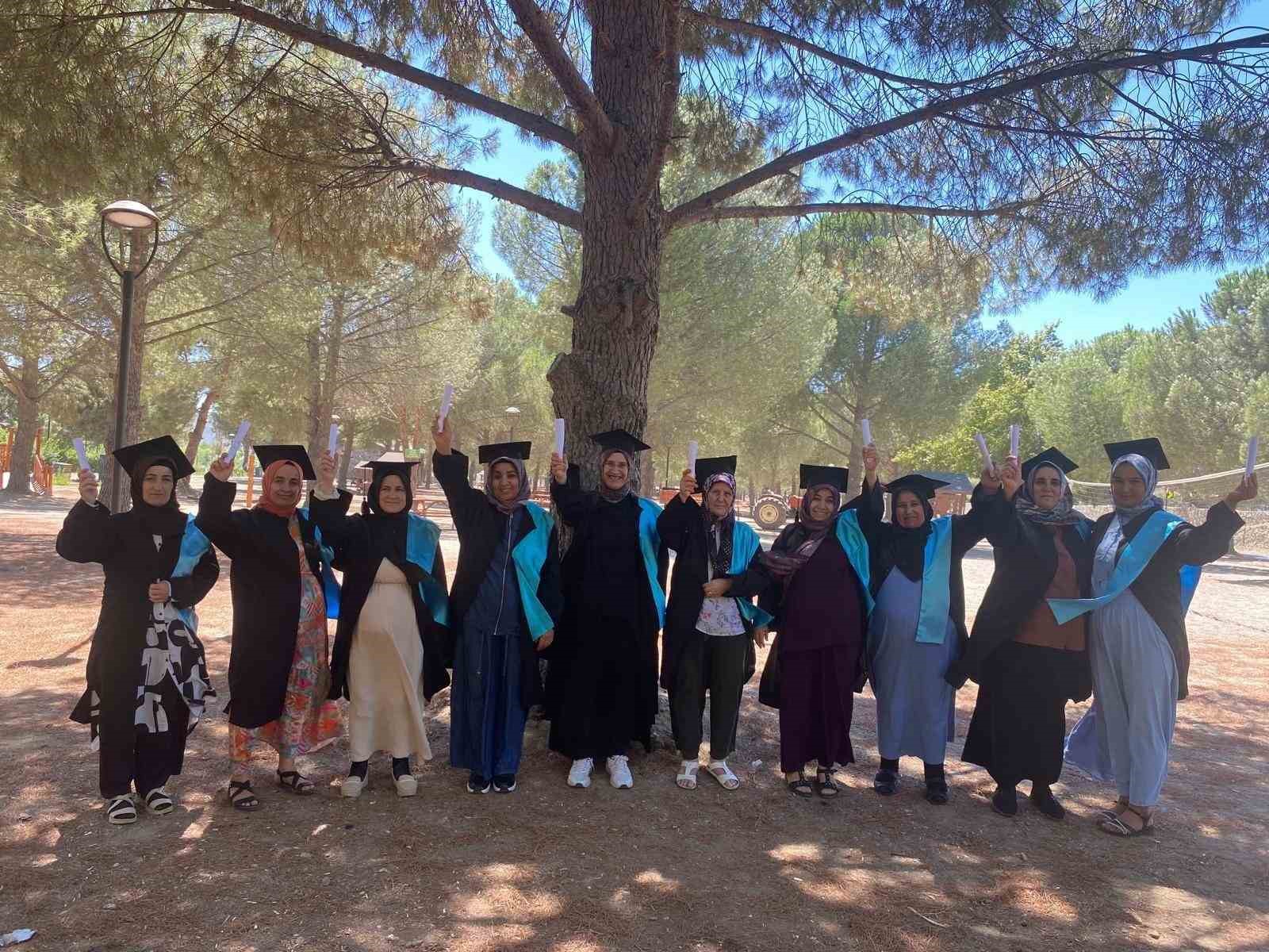 Balıkesirli Kadınlardan Okuma Yazma Sevinci