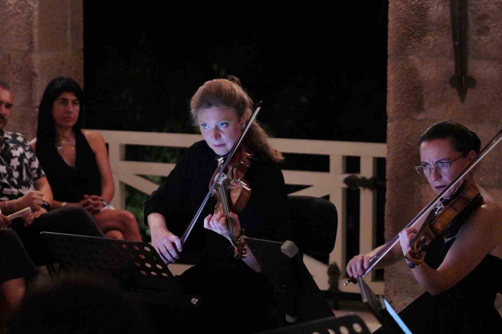 Ayvalık’ta Müzik Dolu Bir Gece: AIMA Festivali Coşku Yarattı