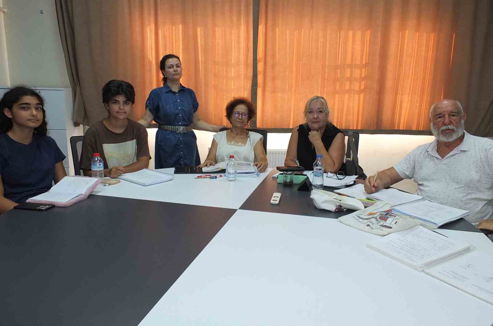 Burhaniye'de Yeni Bir Elde Yunanca Kursu Başladı