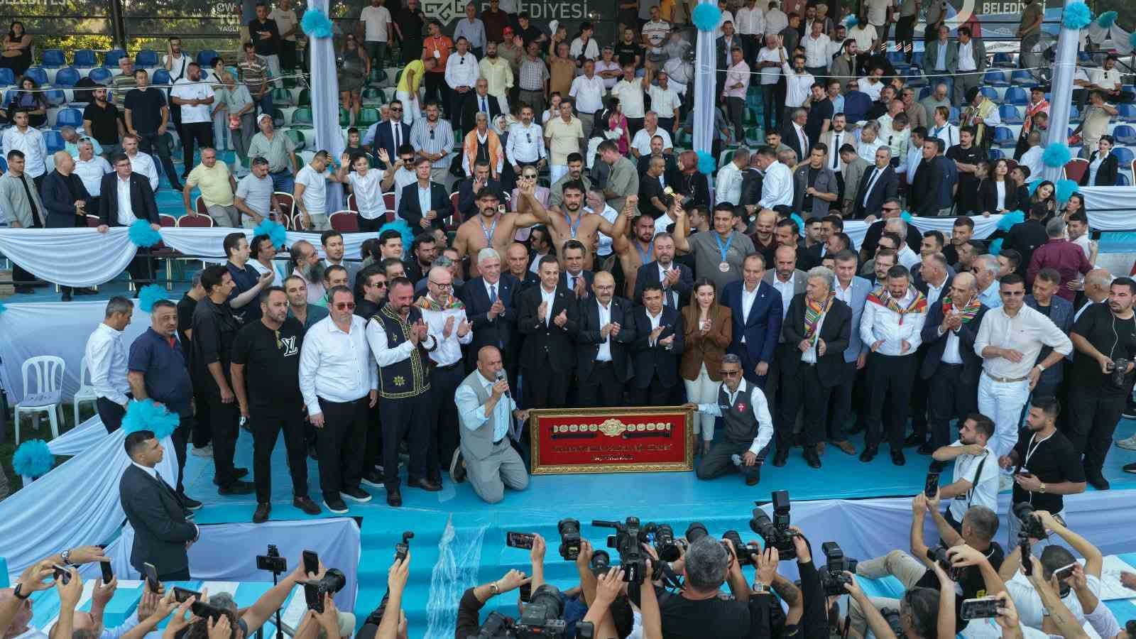 Mustafa Taş, 66. Geleneksel Kurtdereli Mehmet Pehlivan Yağlı Güreşleri'nde Altın Kemerin Sahibi Oldu