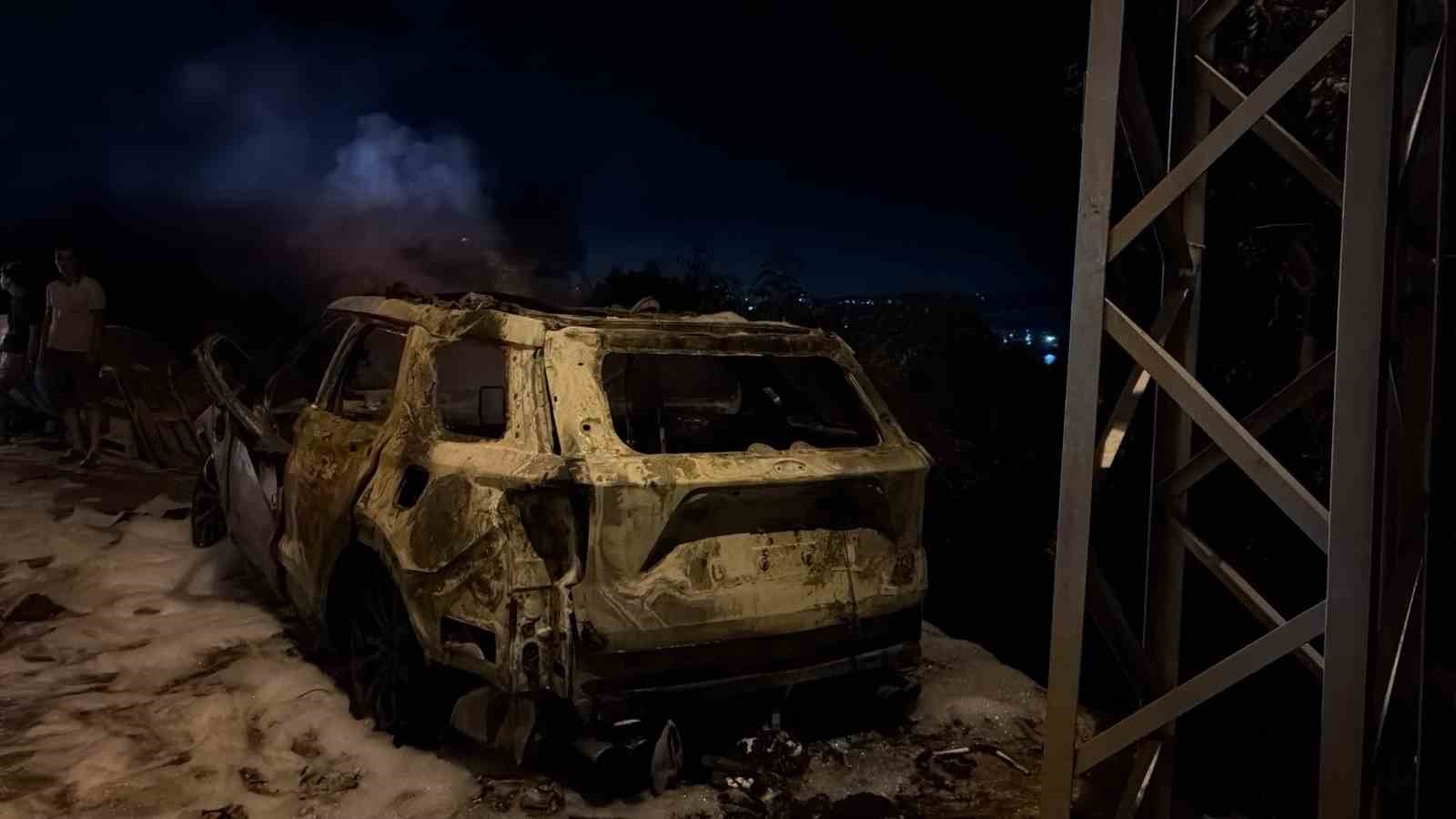 Erdek'te otomobil yangını, vatandaşları korkuttu