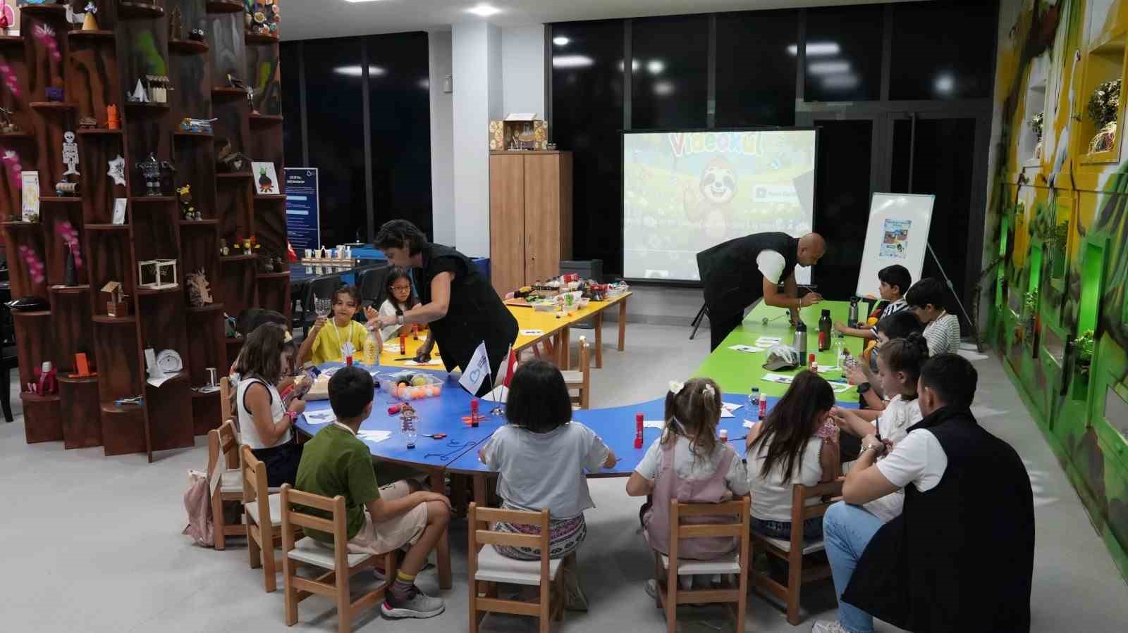 Balıkesir'de Çocuklar Atıklarla Bilim Dünyasını Keşfetti!