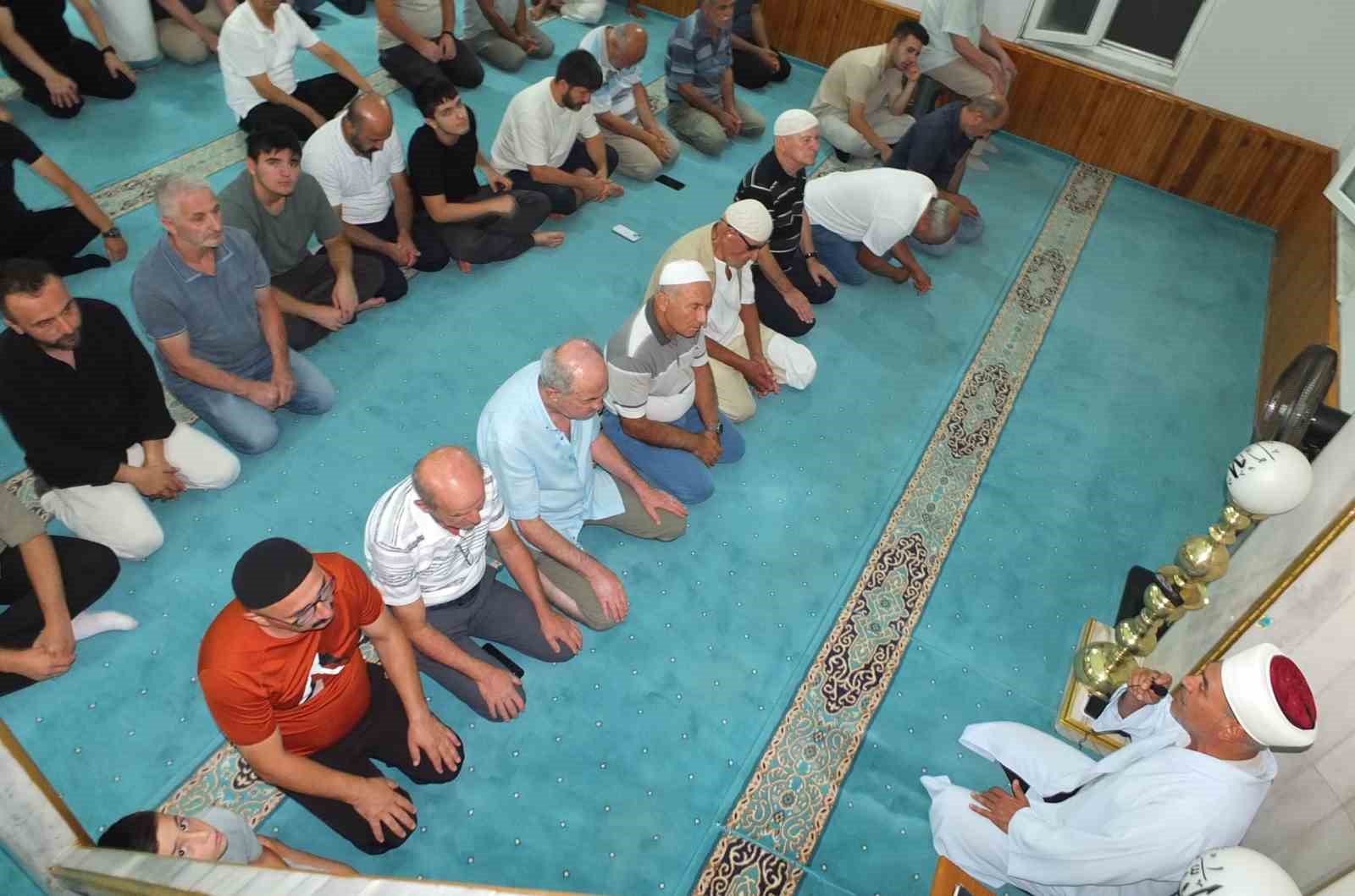 Burhaniye'de Mevlit Kandili Coşkusu