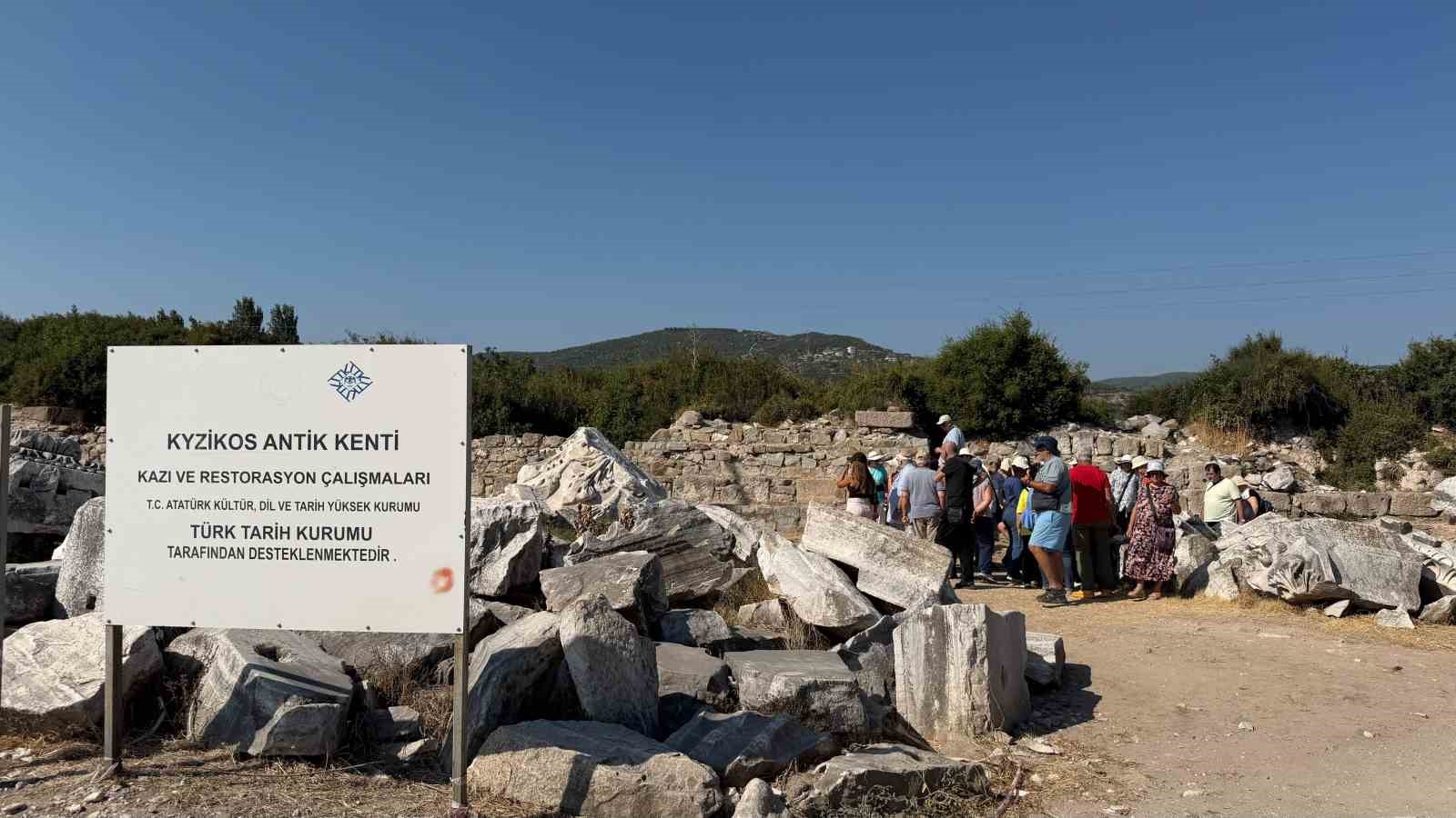 Yunan Turistler Kyzikos Antik Kenti'ni Keşfetti