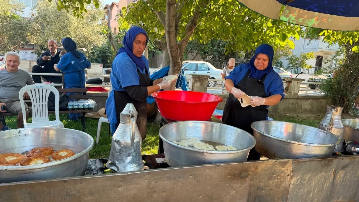 Burhaniye'de Birlik ve Dayanışma: Geleneksel Lokma Hayrı Yapıldı