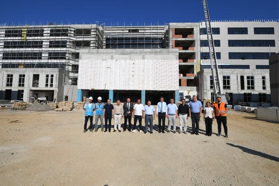 Vali Ustaoğlu, Edremit'teki Yeni Devlet Hastanesi İnşaatını Ziyaret Etti