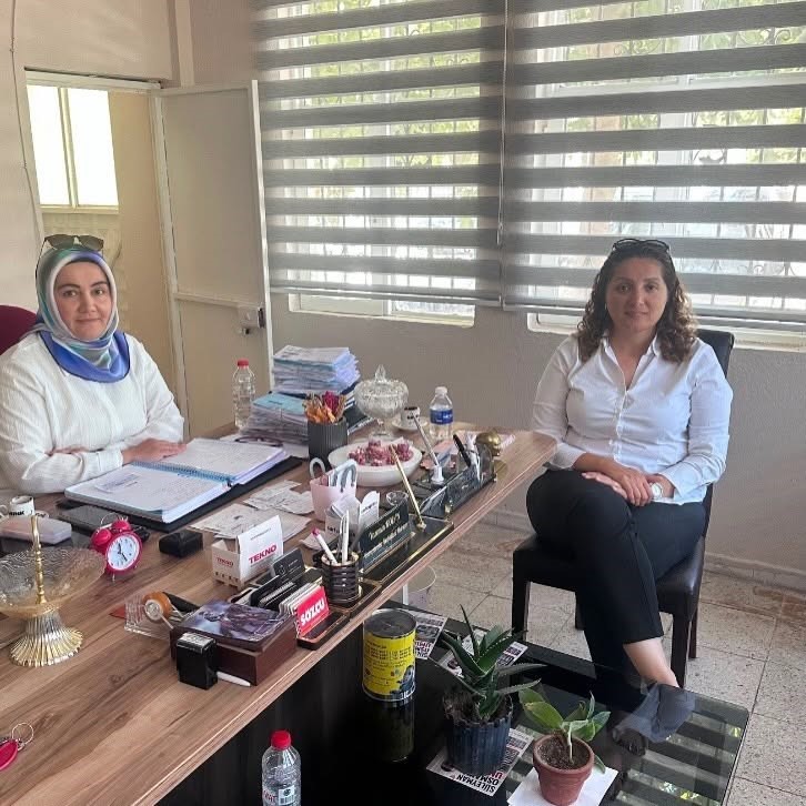 Burhaniye'de Sağlık Müdürü, Kadın Muhtarı Ziyaret Etti