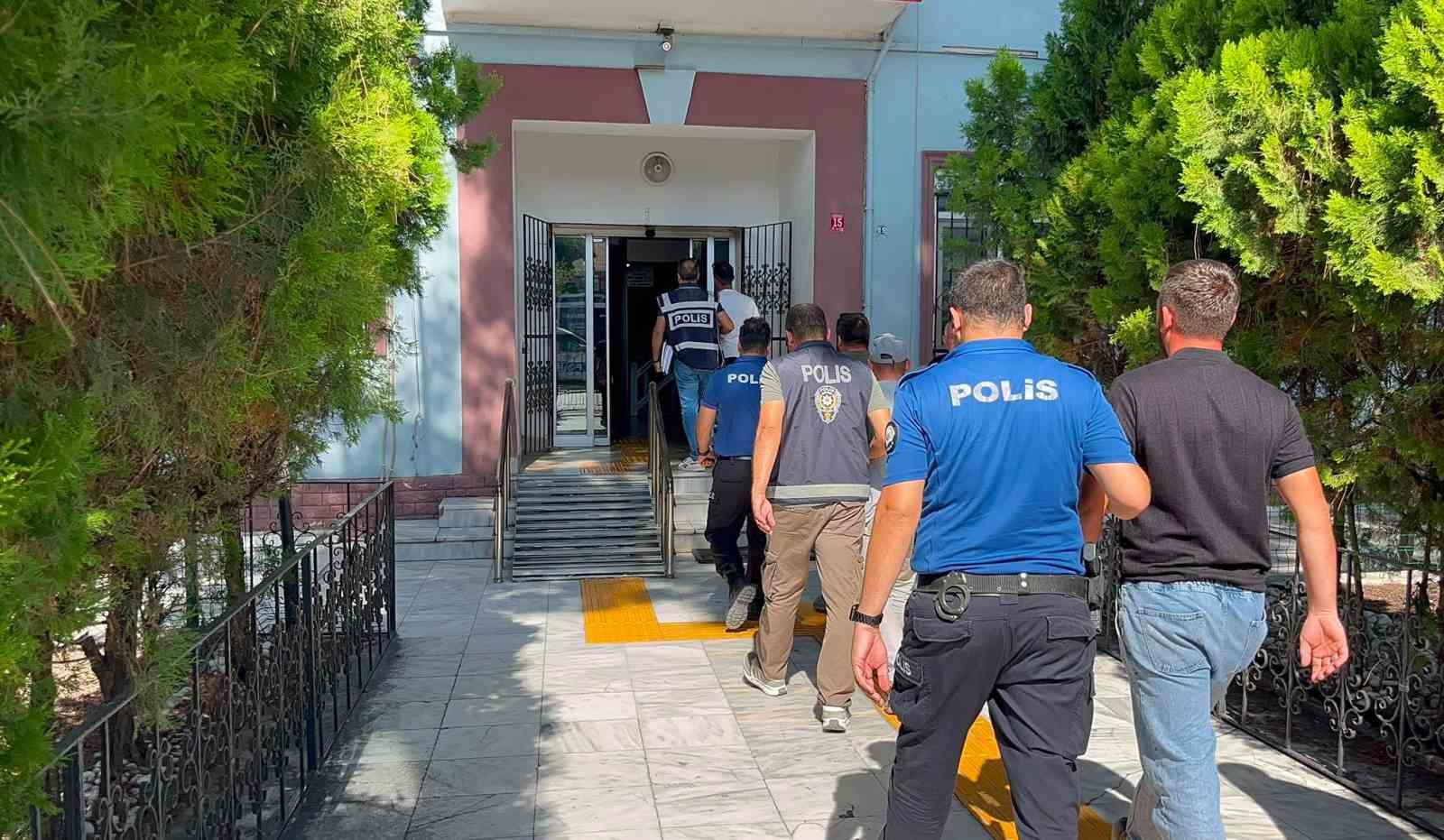 Manyas'ta Suçluların Kaçışını Kolaylaştıran 7 Şüpheli Yakalandı