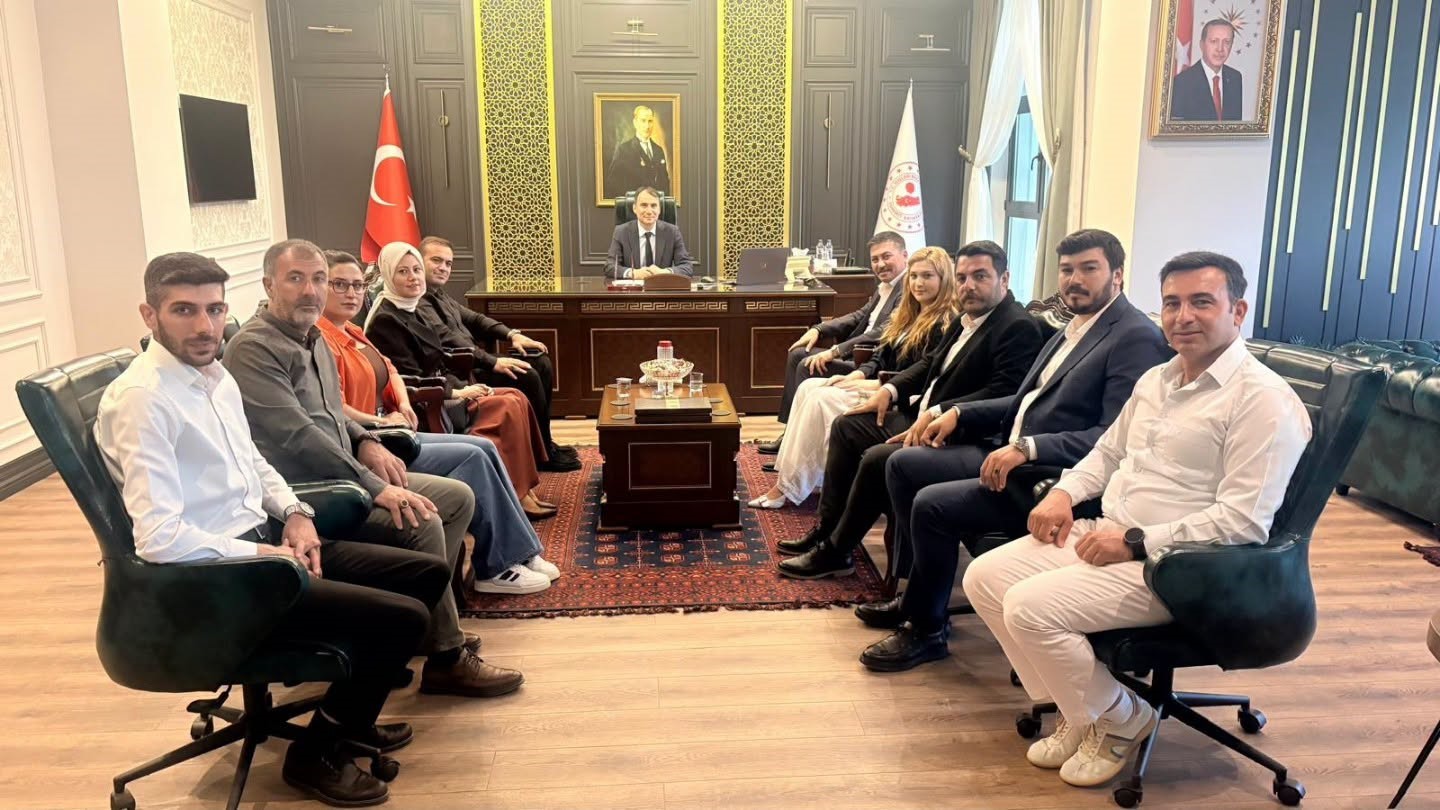 AK Parti Edremit Teşkilatı'ndan Kaymakam Engin'e Temas