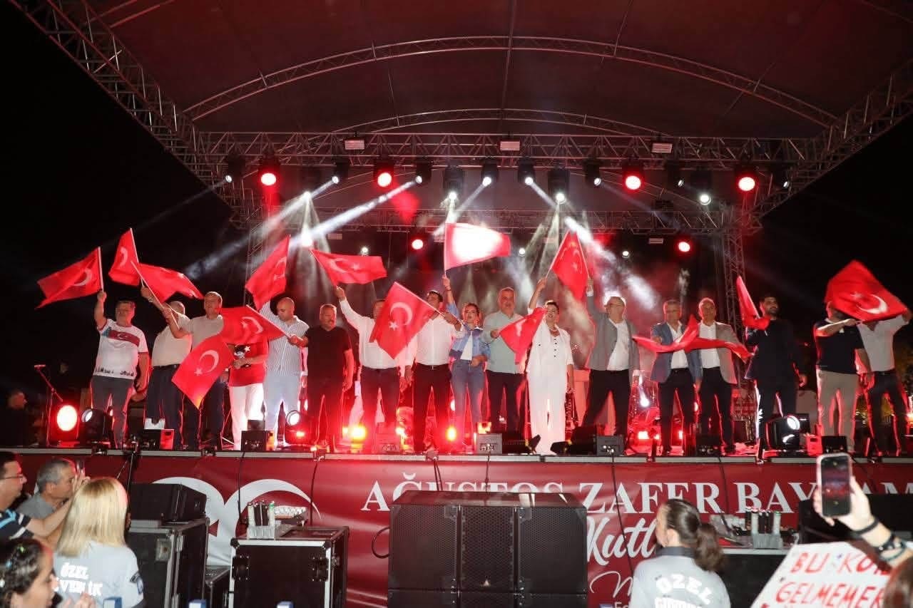 Edremit’te 30 Ağustos Zafer Bayramı Coşkuyla Kutlandı