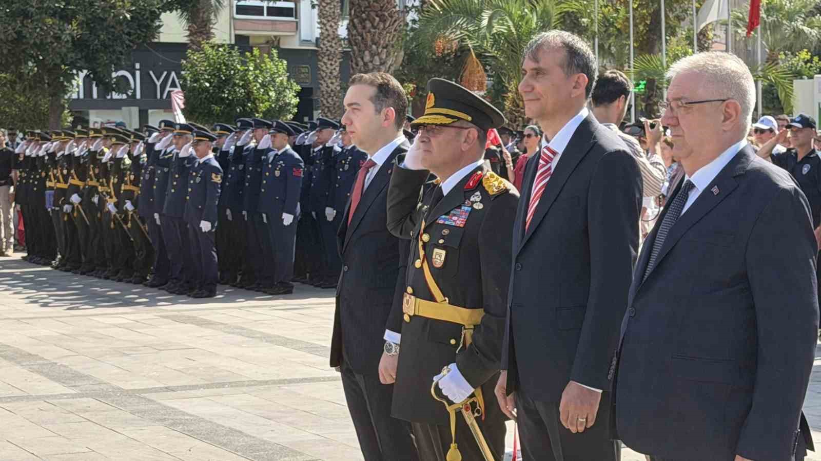 Edremit'te Zafer Bayramı Coşkusu Sınırsızdı
