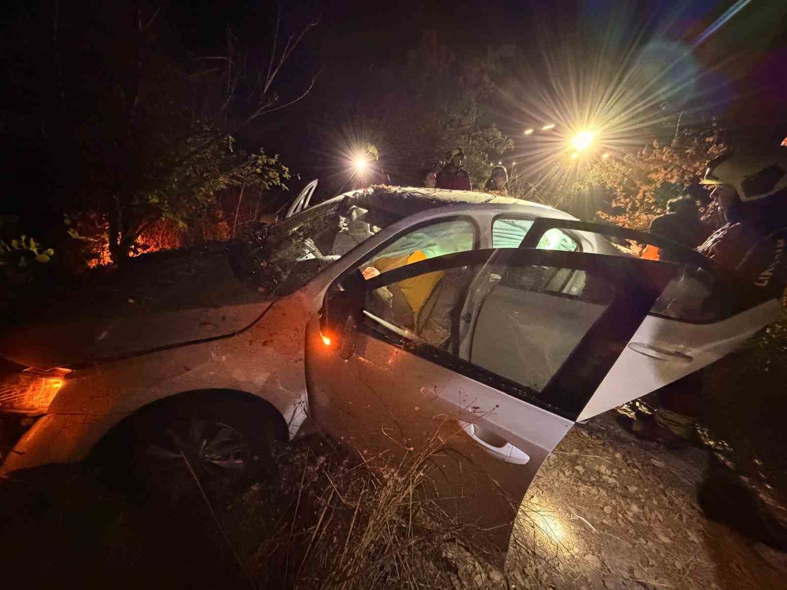 Refüje Uçan Otomobilde Üç Yaralı