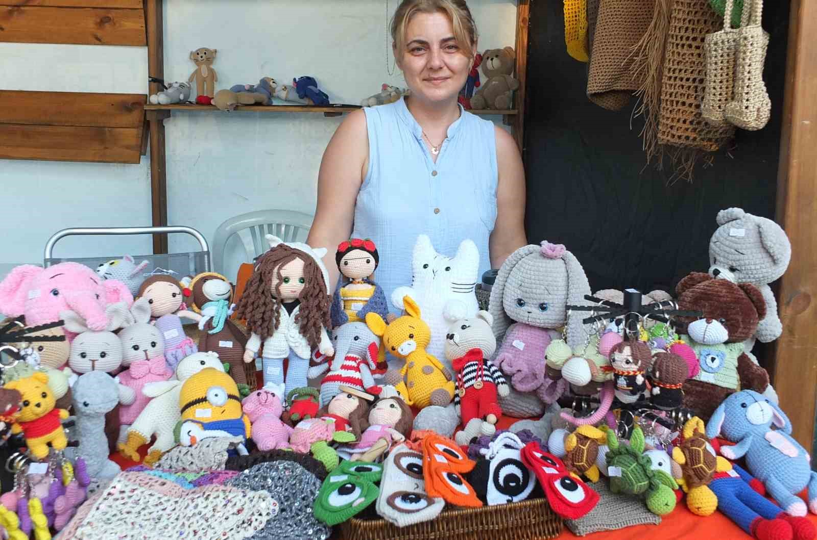 Burhaniye'de Dilek Hanım'ın Örgü Bebeklerine Yoğun İlgi