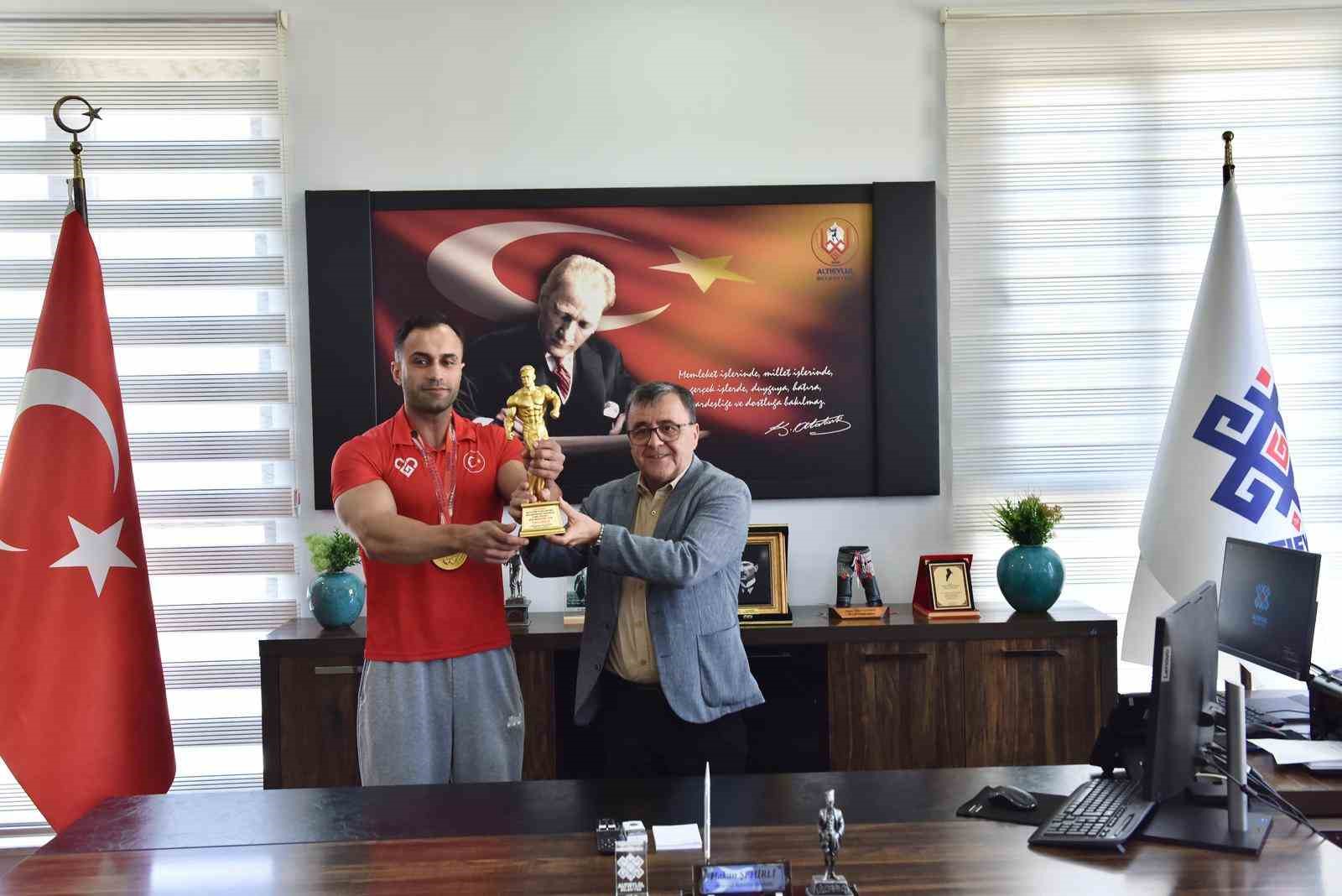 Ömer Pullu, Altıeylül’ün Gururunu Taşıyor: Türkiye Şampiyonu Oldu
