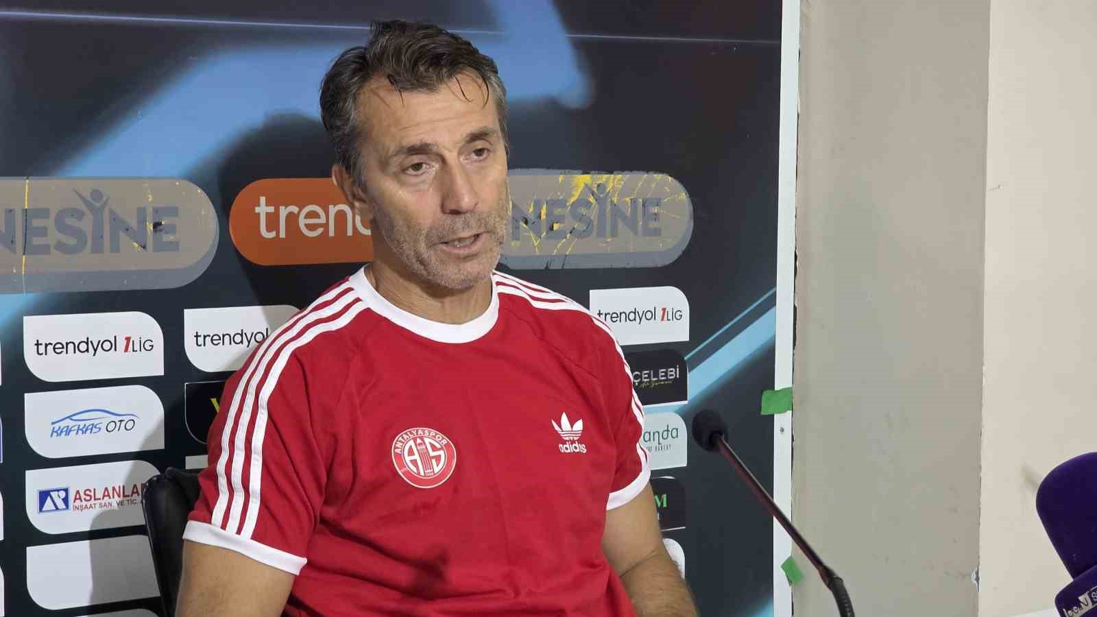 Bandırmaspor ve Antalyaspor'un Zorlu Mücadelesi Sonrası Teknik Direktörlerden Değerlendirmeler