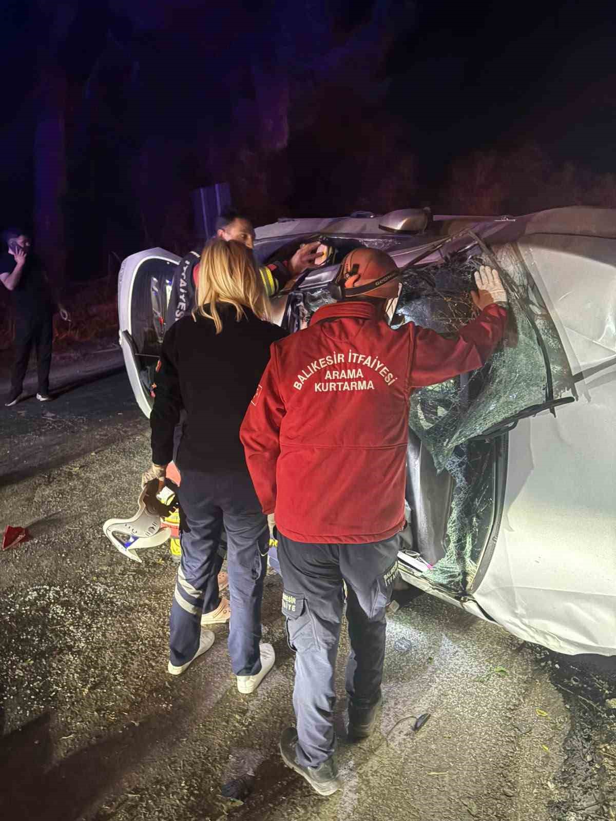Balya'da Otomobil Şarampole Uçtu, İki Kişi Yaralandı