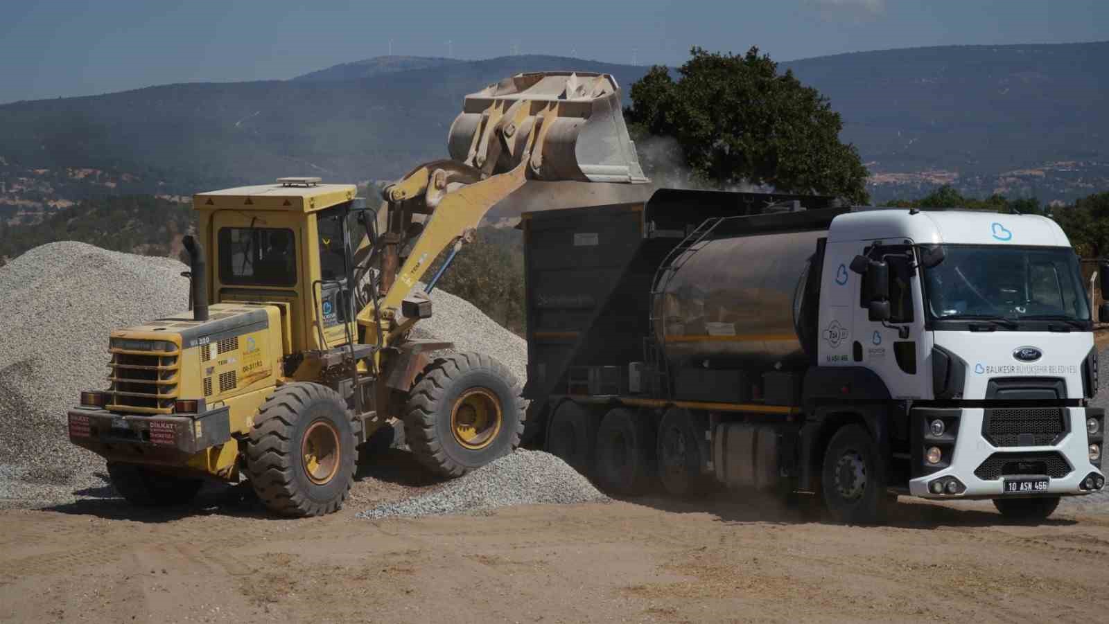 Dursunbey'de Asfalt Seferberliği: Mahalleler Modernleşiyor