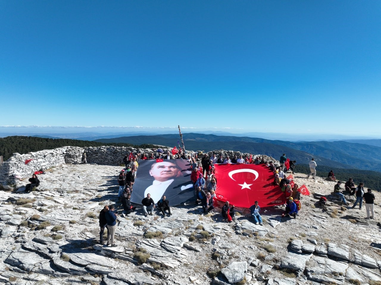 Kazdağları'nda Kurtuluş Coşkusu: Bayrak Yürüyüşü Gerçekleştirildi