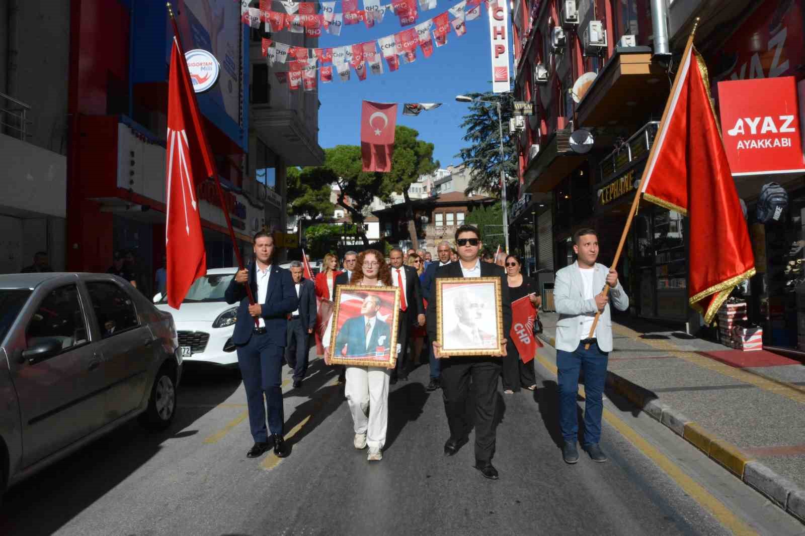 CHP, 103. Yaşını Balıkesir’de Coşkuyla Kutladı