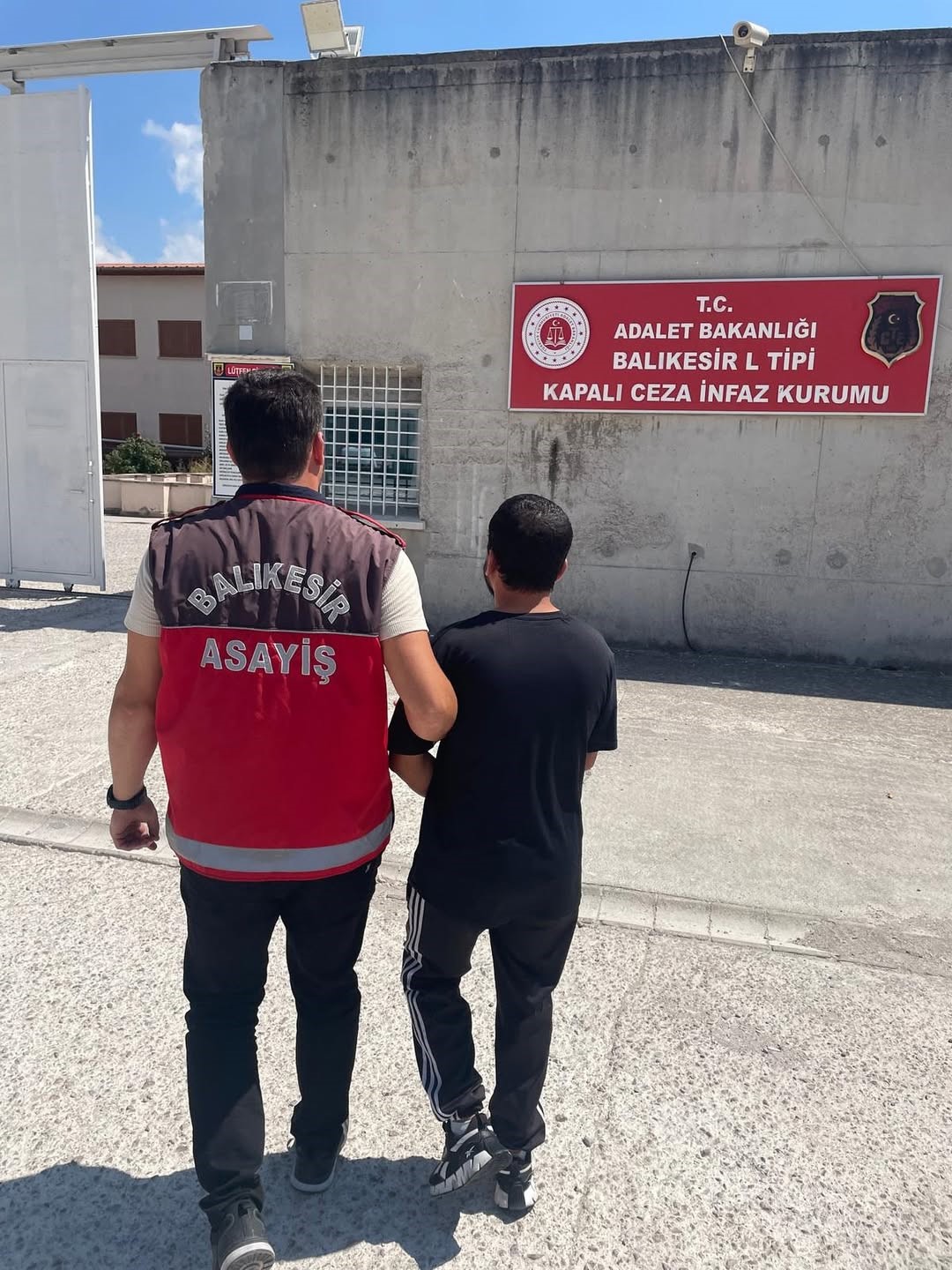 Balıkesir’de Suçlulara Göz Açtırılmadı: 97 Aranan Şahıs Ele Geçirildi
