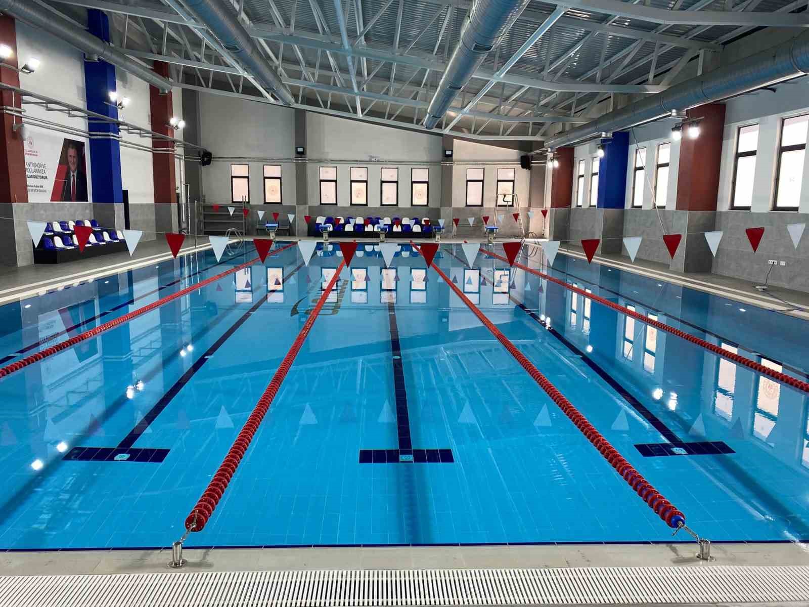 Bandırma'da Her Yaştan Vatandaşa Yüzme Eğitimi Başlıyor