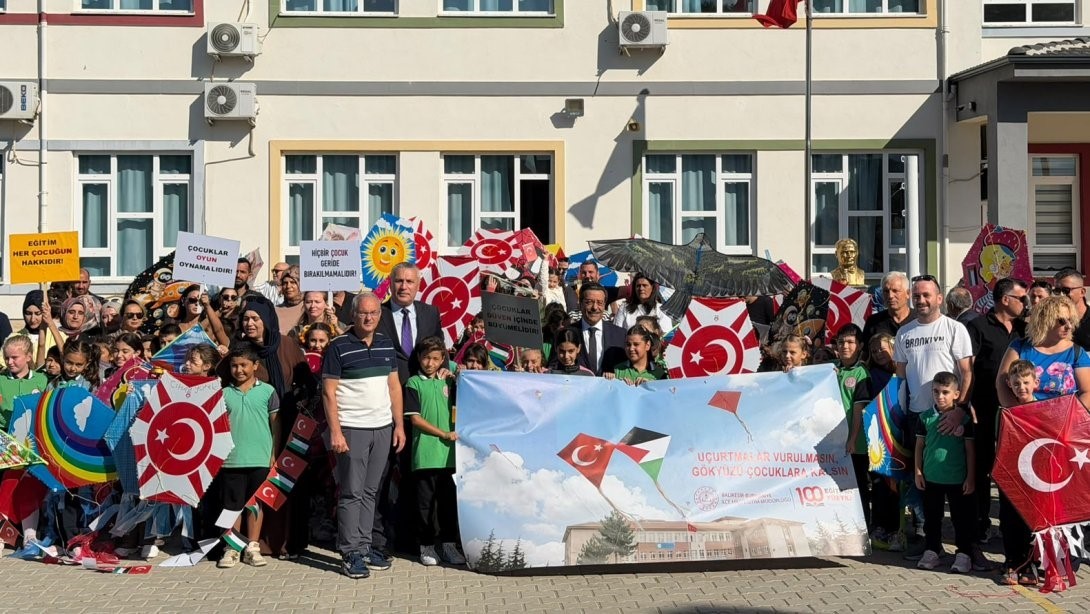 Burhaniye'de Uçurtma Şenliği Coşkusu