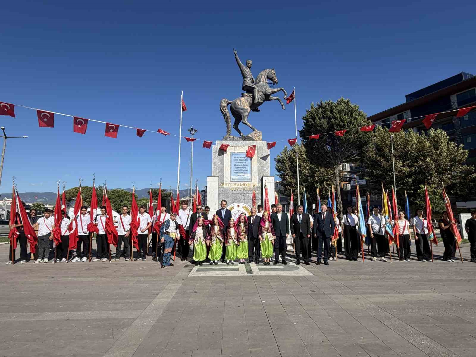 Edremit’te İlköğretim Haftası Coşkuyla Kutlandı
