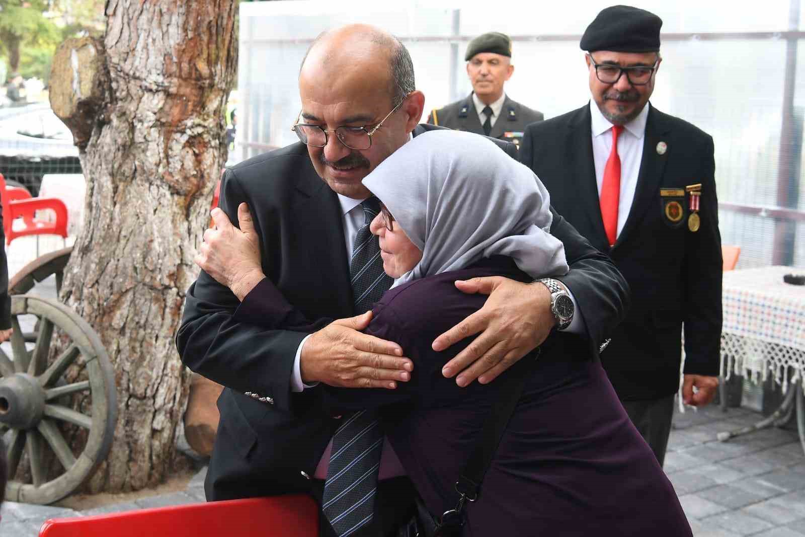 Vali Ustaoğlu'ndan Gazilere Anlamlı Bir Ziyaret
