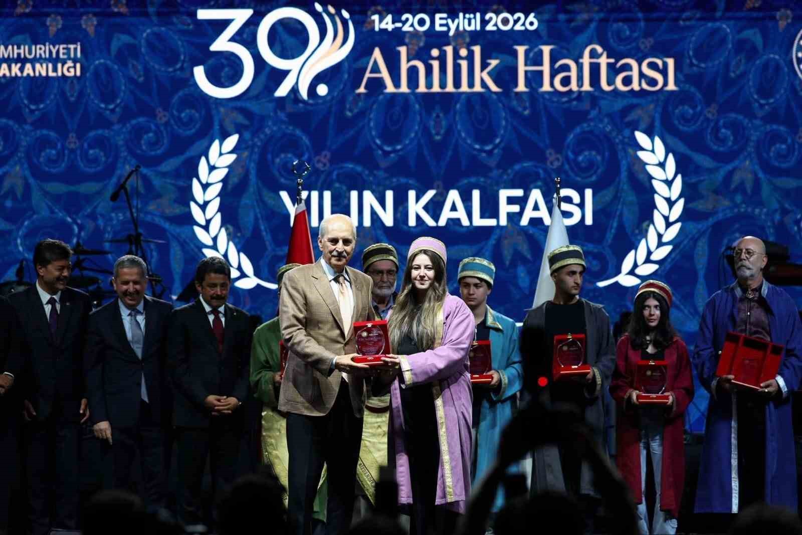 20 Yaşındaki Nisanur Eser, Oto Boya Sektöründe Kadınların Gücünü Gösterdi