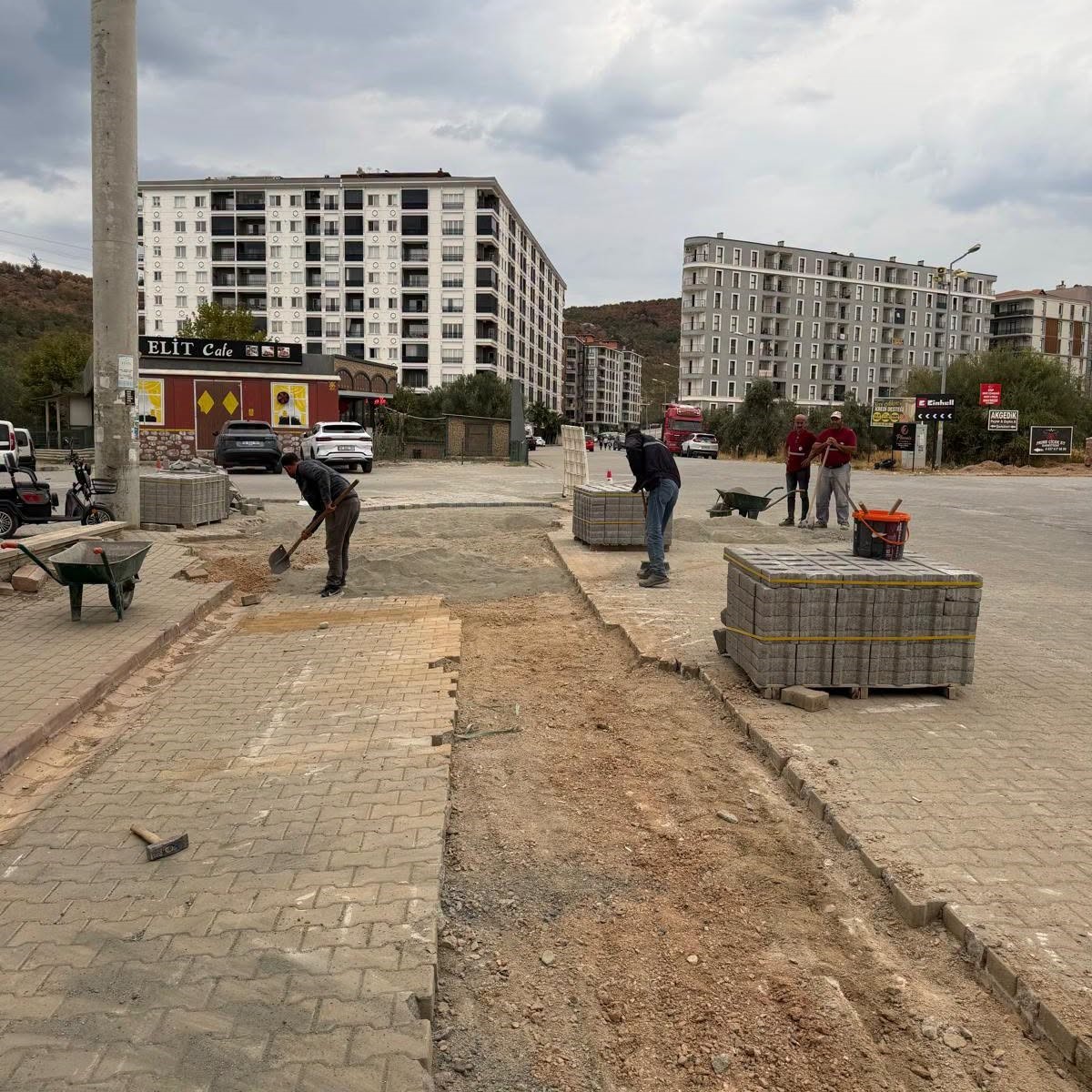 Edremit'te Yol Çalışmaları Hız Kesmeden Devam Ediyor