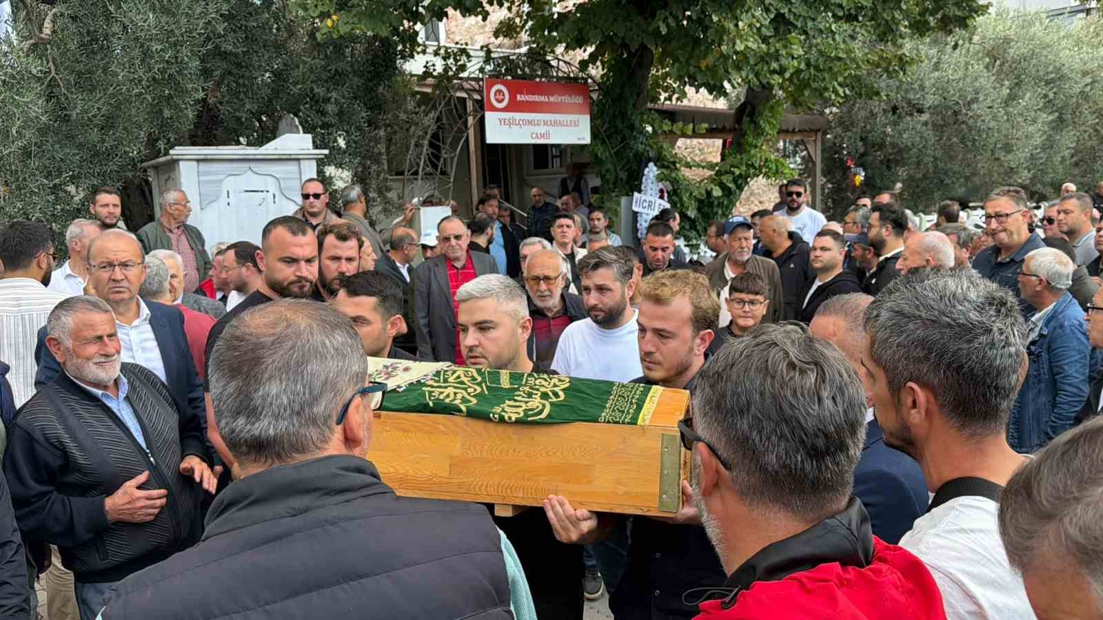 Üç hayat birden sona erdi: Hamile anne, kızı ve bebeği son yolculuklarına uğurlandı