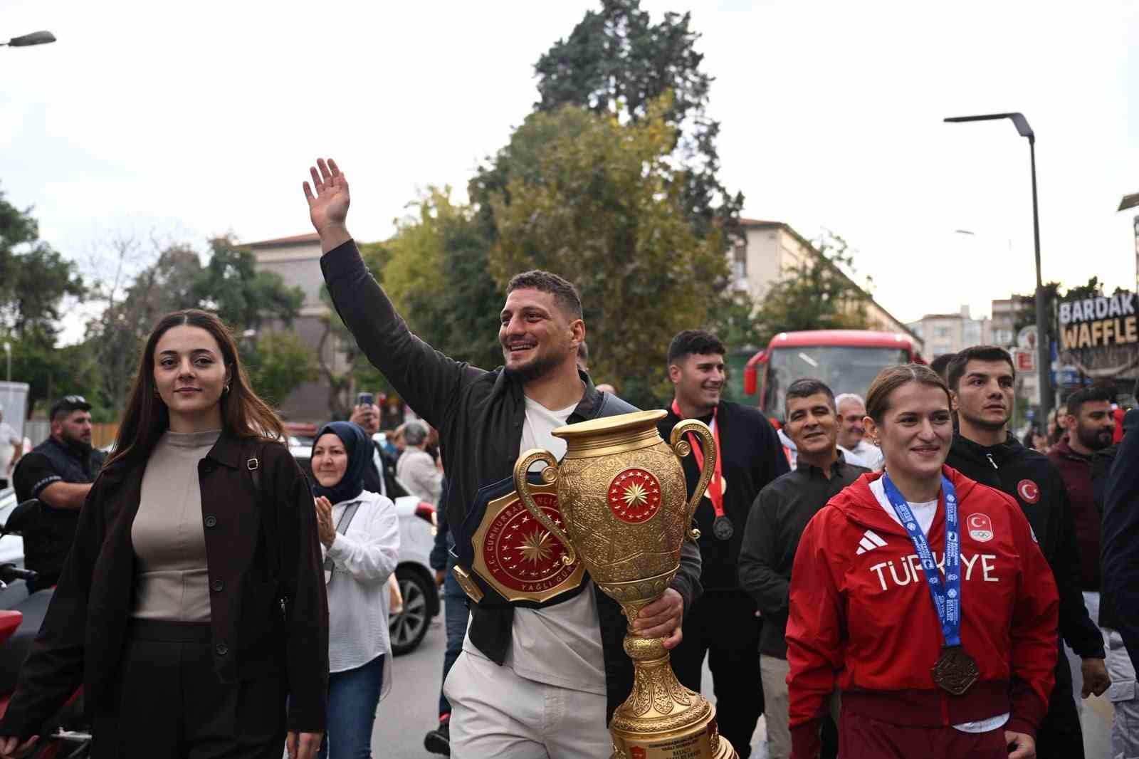 Balıkesir Şampiyonlarını Davul Zurnayla Karşıladı