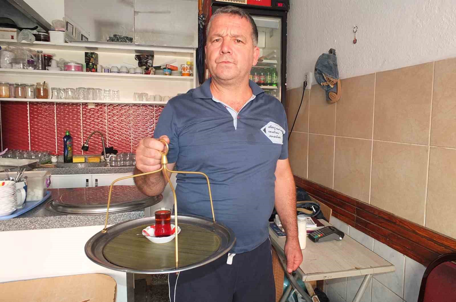 Günde 15 Kilometre Yürüyen Çaycı Özgür Yıldırım: "İşim Aşkım"