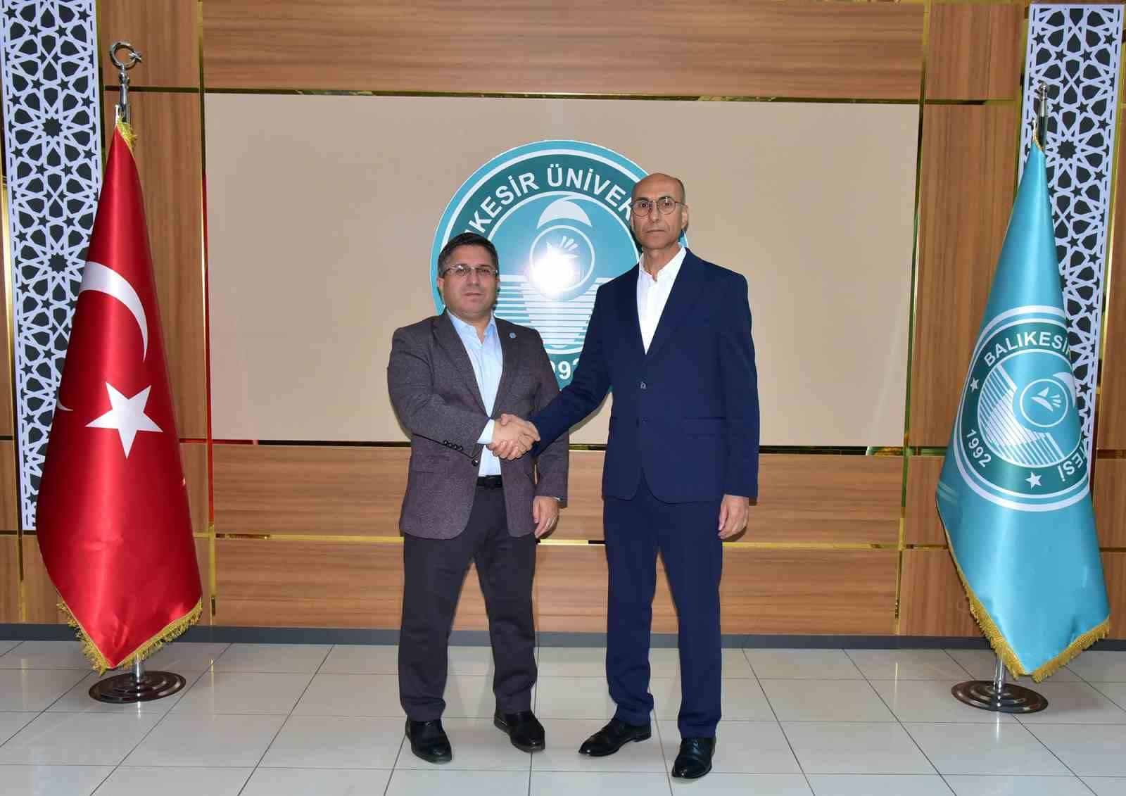 Bigadiç MYO'ya Destekte Bulunan İbrahim Duru'ya Plaket Takdim Edildi