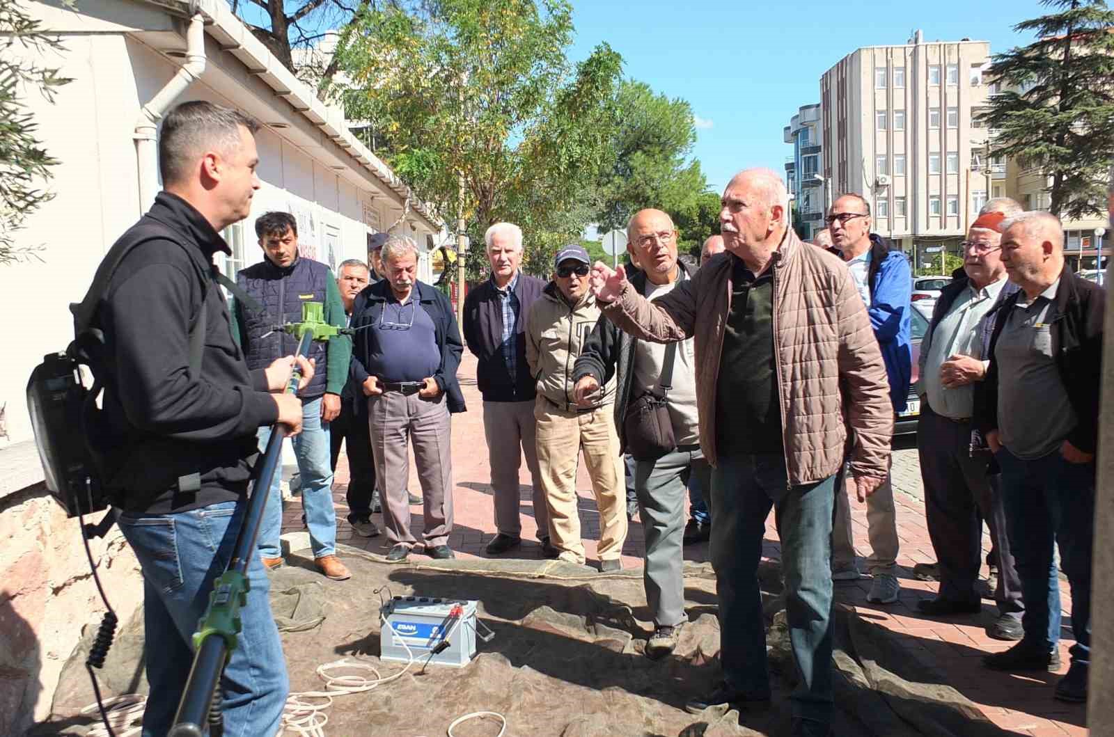 Balıkesir'de Zeytin Hasadında Makine Kullanımına Destek