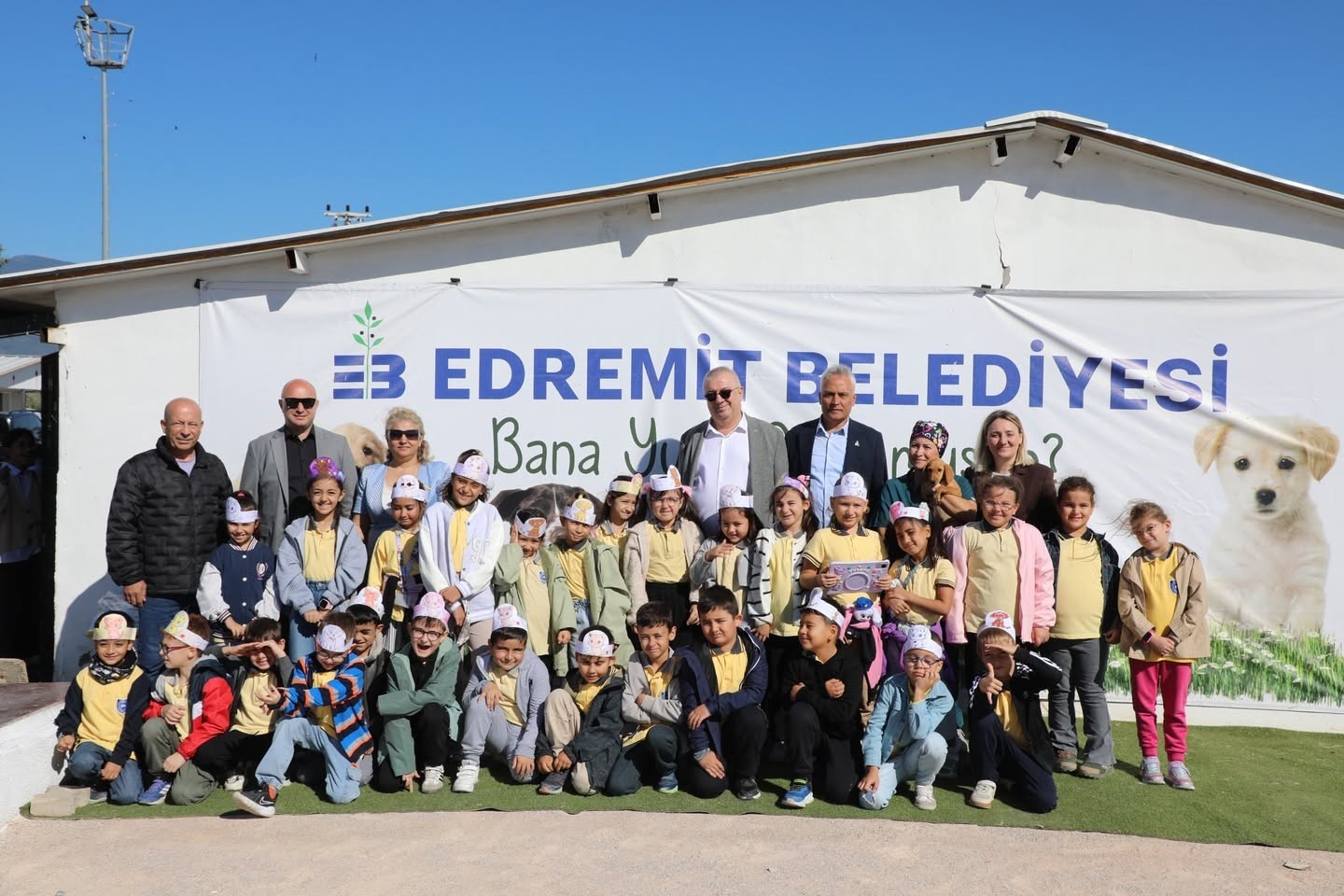 Edremit'te Hayvan Sevgisi İçin Fidan Dikimi Etkinliği