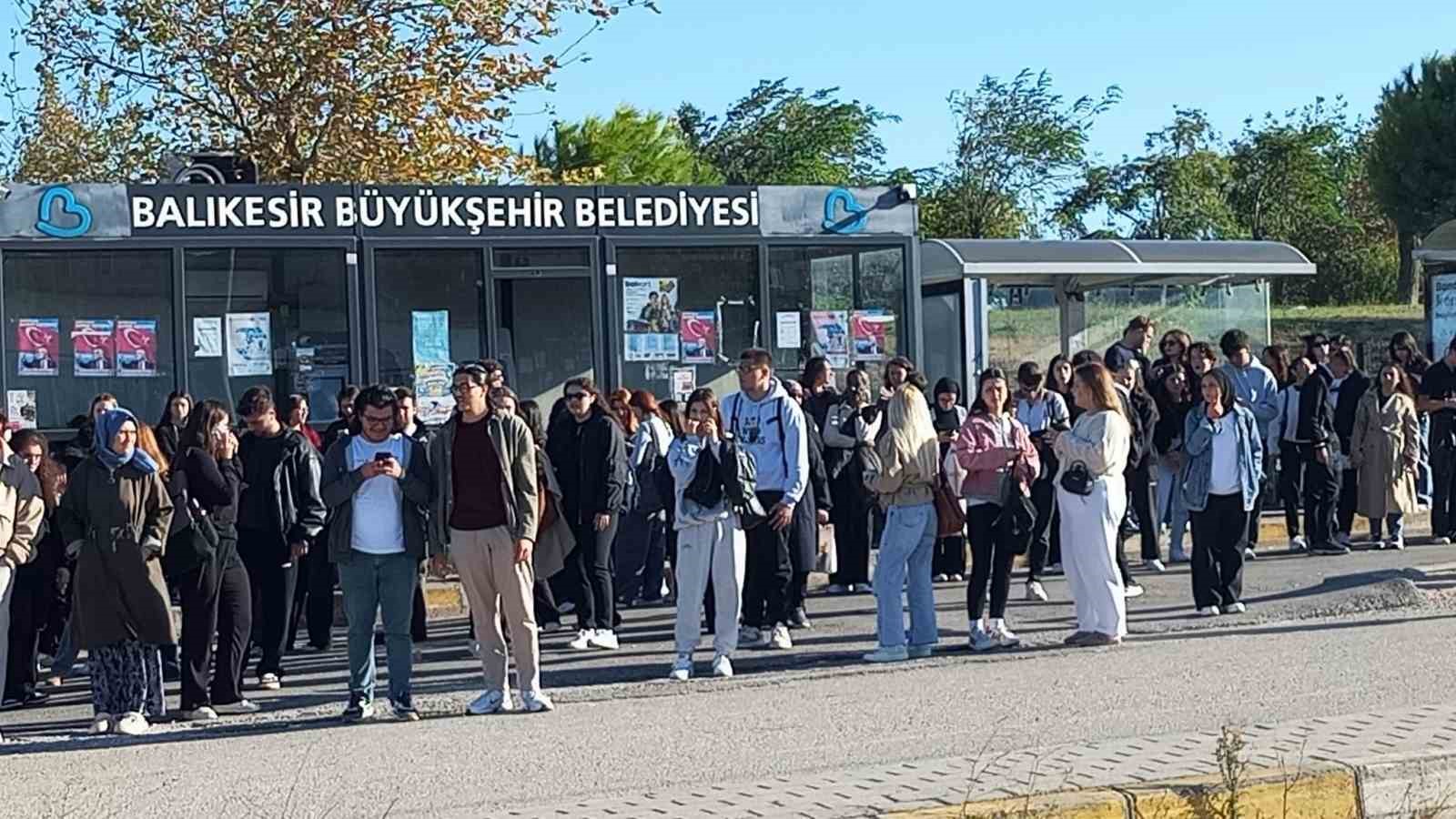 Onyedi Eylül Üniversitesi'nde Ulaşım Krizi Öğrencileri Zorluyor