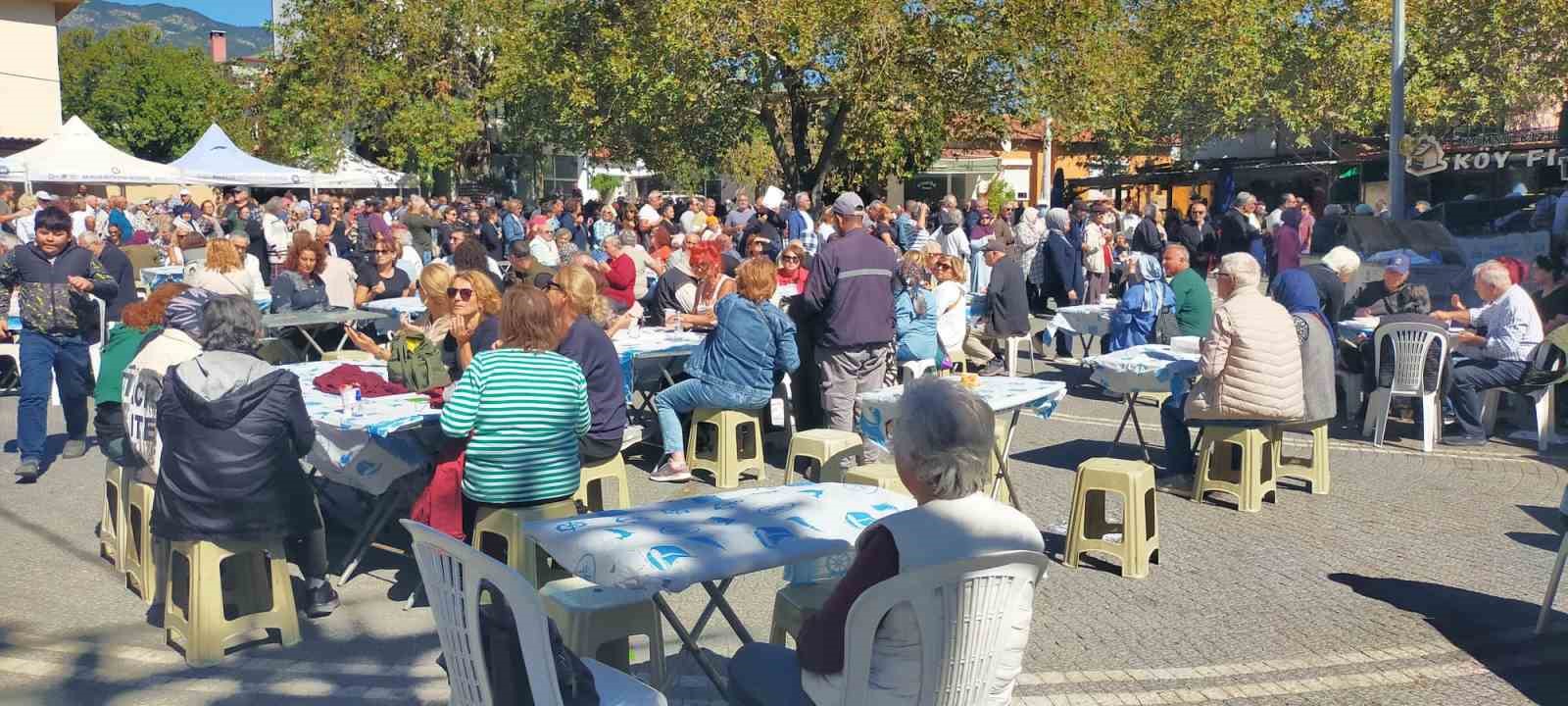 Kızılkeçili Mahallesi'nde Geleneksel Hayır, 5 Bin Kişiyi Ağırladı