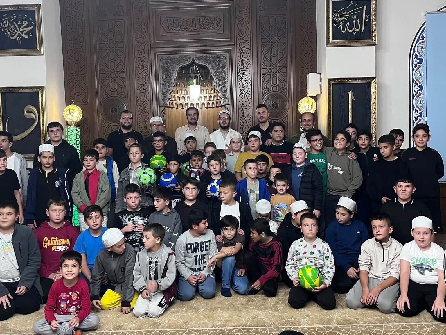 Burhaniye’deki Çocuklar, Kocaatlı Camii’nde Eğlenceli Bir Buluşma Gerçekleştirdi