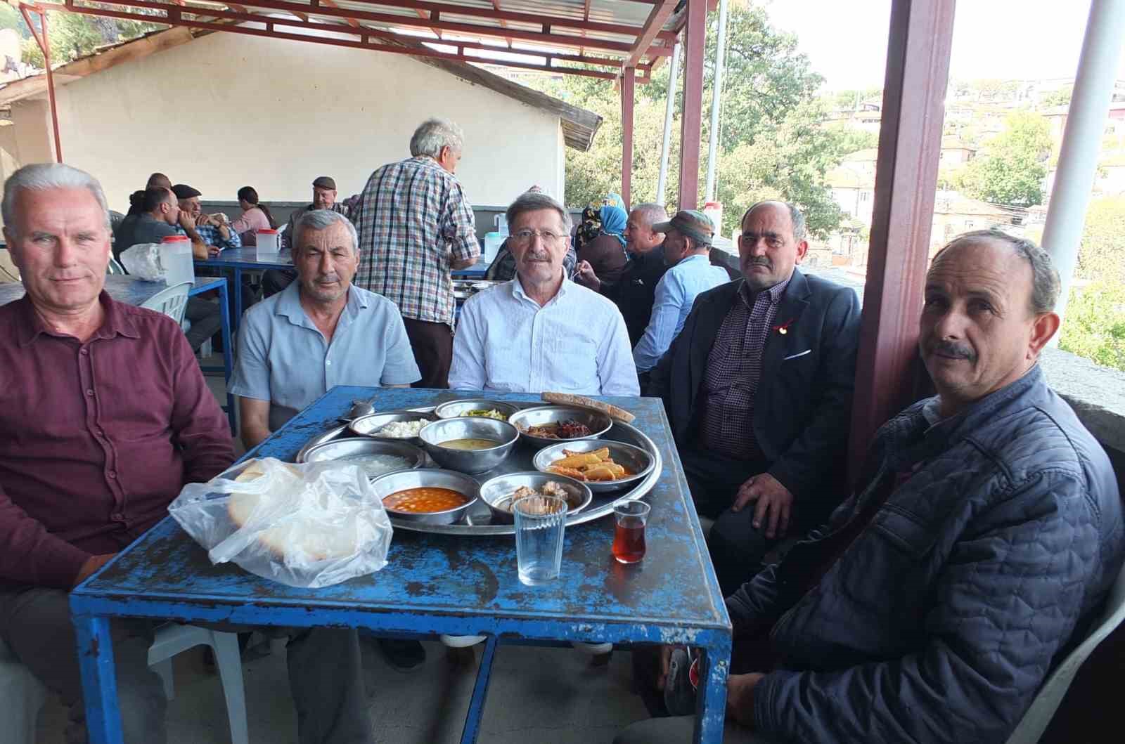 Burhaniye'nin Düğün Geleneği: Lezzetli Yemeklerle Kutlanıyor