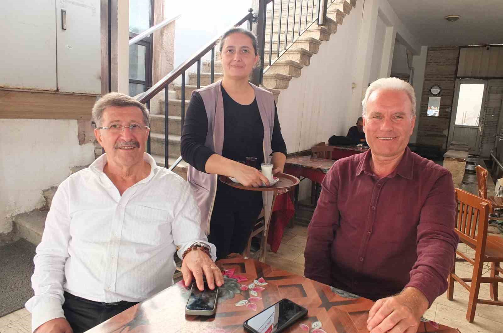 Burhaniye'de Kahvehanelerde Süt Dönemi Başladı