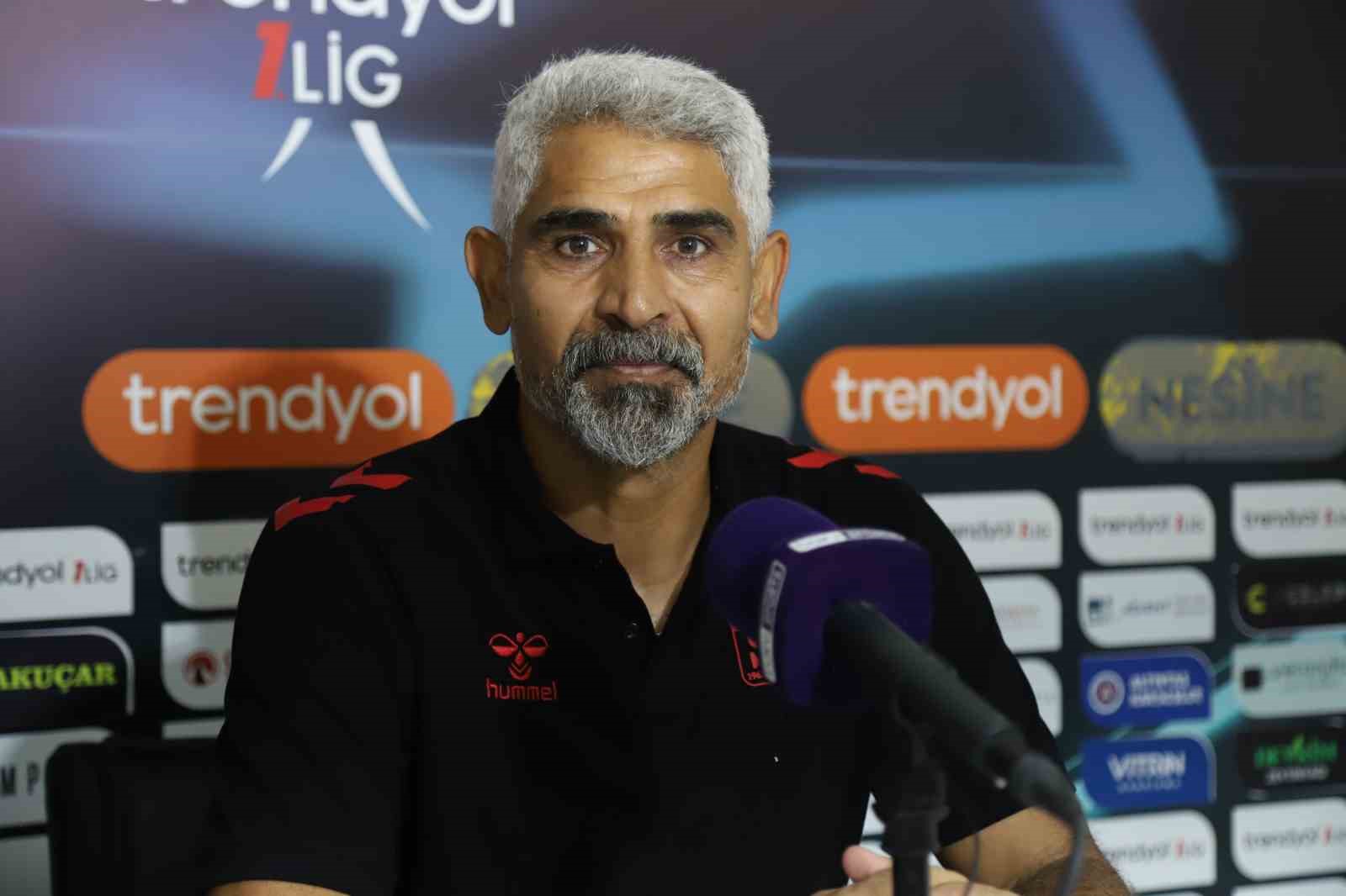 Bandırmaspor ve Sivasspor Beraberlikle Ayrıldı: Teknik Direktörler Maçı Değerlendirdi