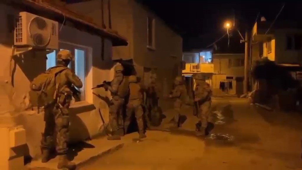 Edremit Körfezi'nde büyük asayiş operasyonu: 20 kişi gözaltında
