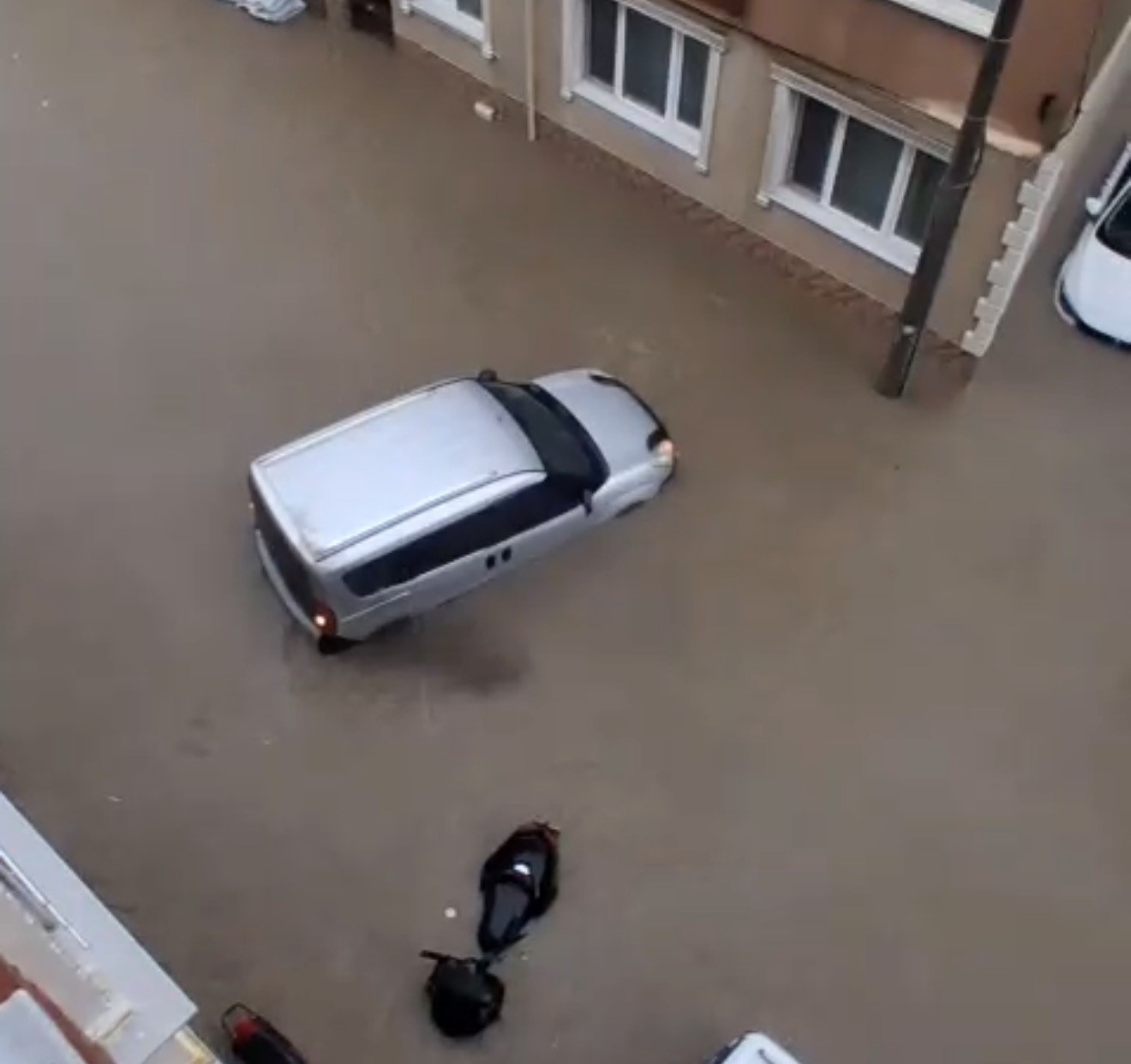 Susurluk'ta Aniden Yağmur Bastırdı, Hayat Durma Noktasına Geldi