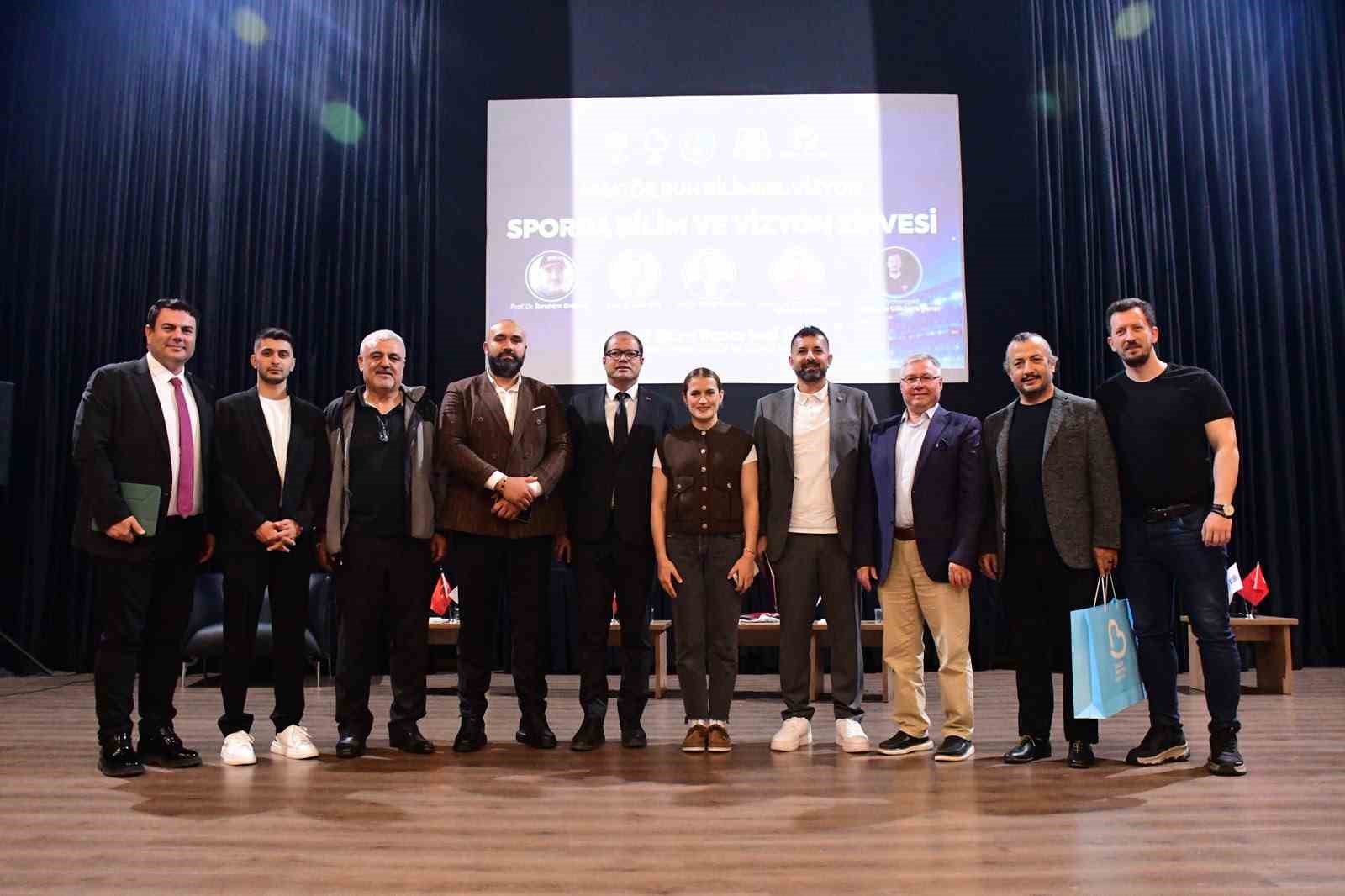 Genç Sporcular Sporda Bilim ve Vizyon Zirvesi'nde Buluştu
